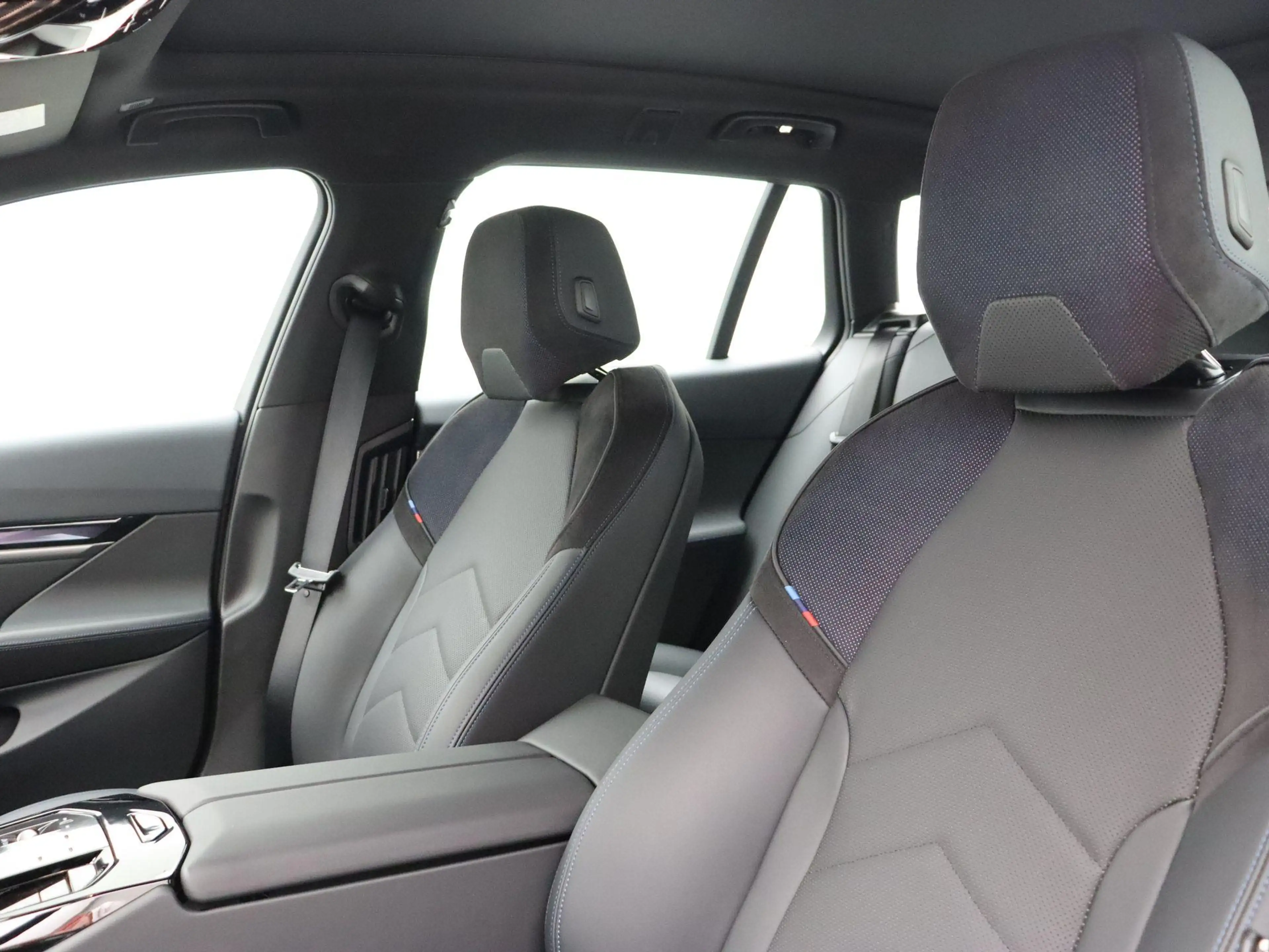 BMW 550 5 Serie Touring 550e xDrive M Sportpakket | Comfor — photo 11