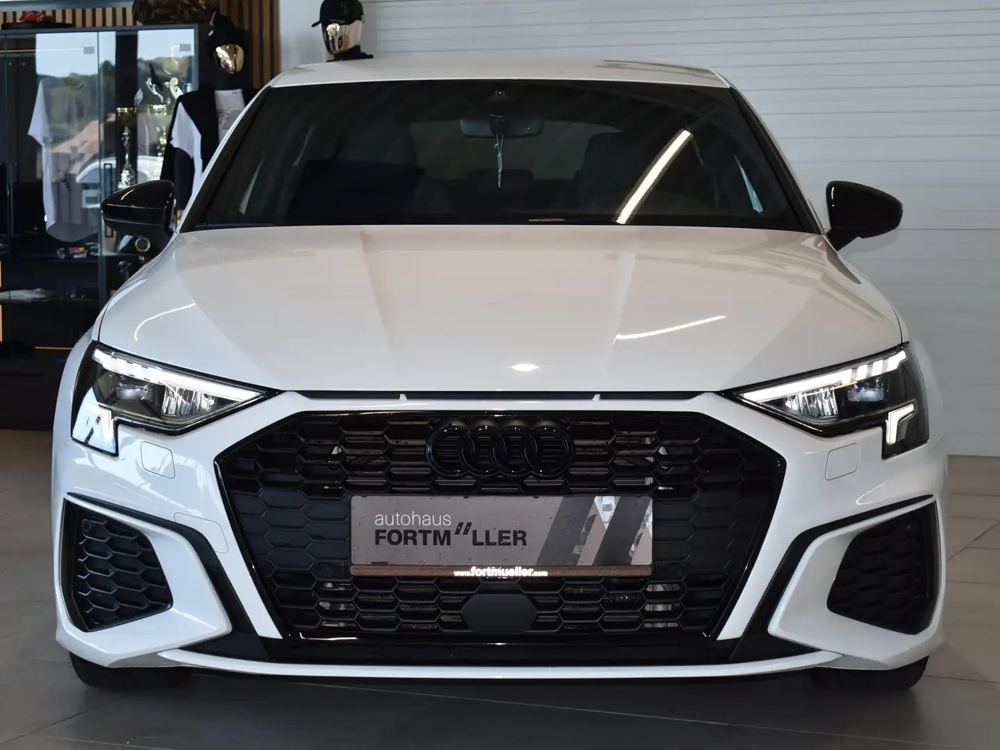 Audi A3 40 TFSI e //S line Sport plus Weiß - 2