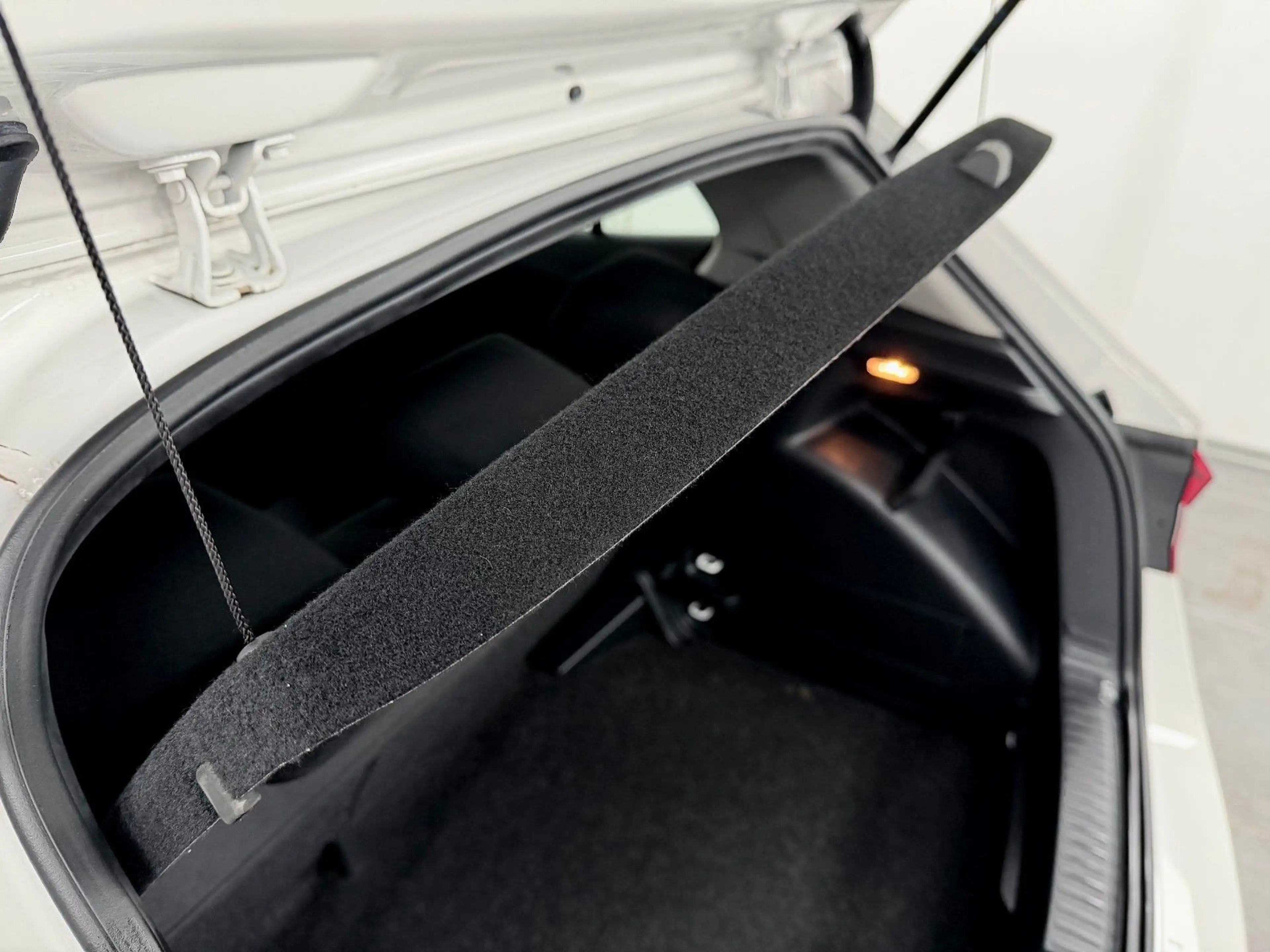 Skoda Fabia Active-KLIMAANLAGE-TEMPOMAT-EURO6-USB — photo 26