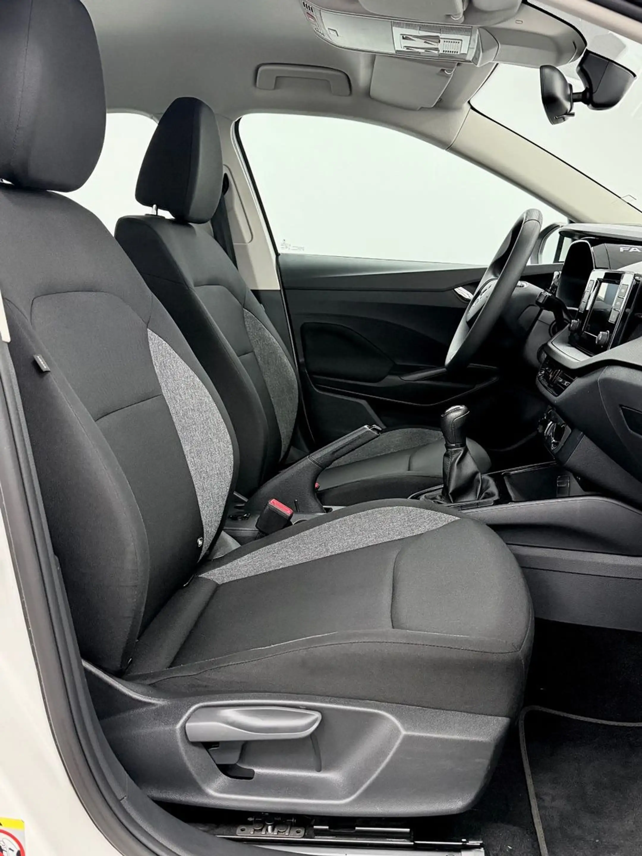 Skoda Fabia Active-KLIMAANLAGE-TEMPOMAT-EURO6-USB — photo 15