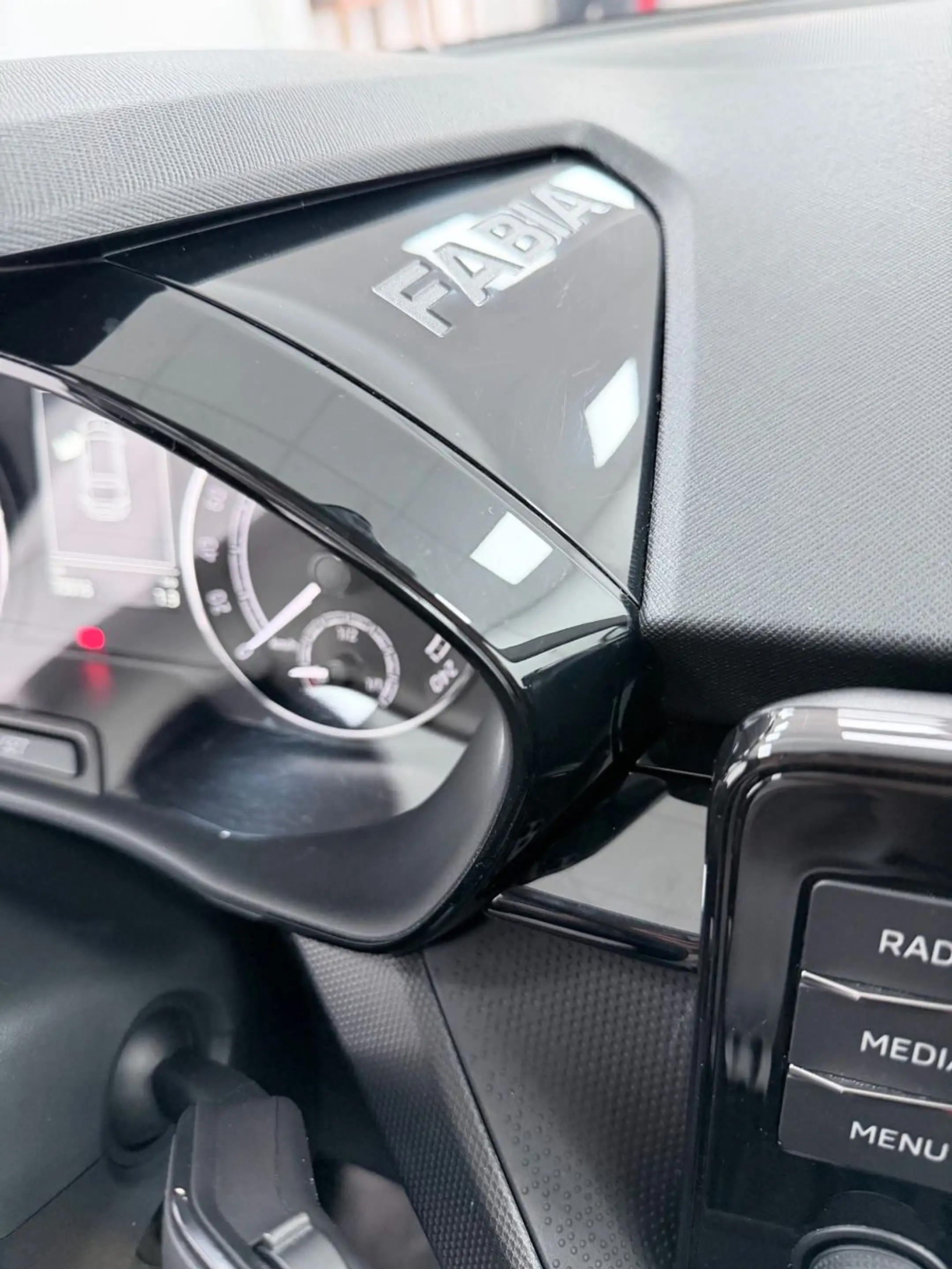 Skoda Fabia Active-KLIMAANLAGE-TEMPOMAT-EURO6-USB — photo 23