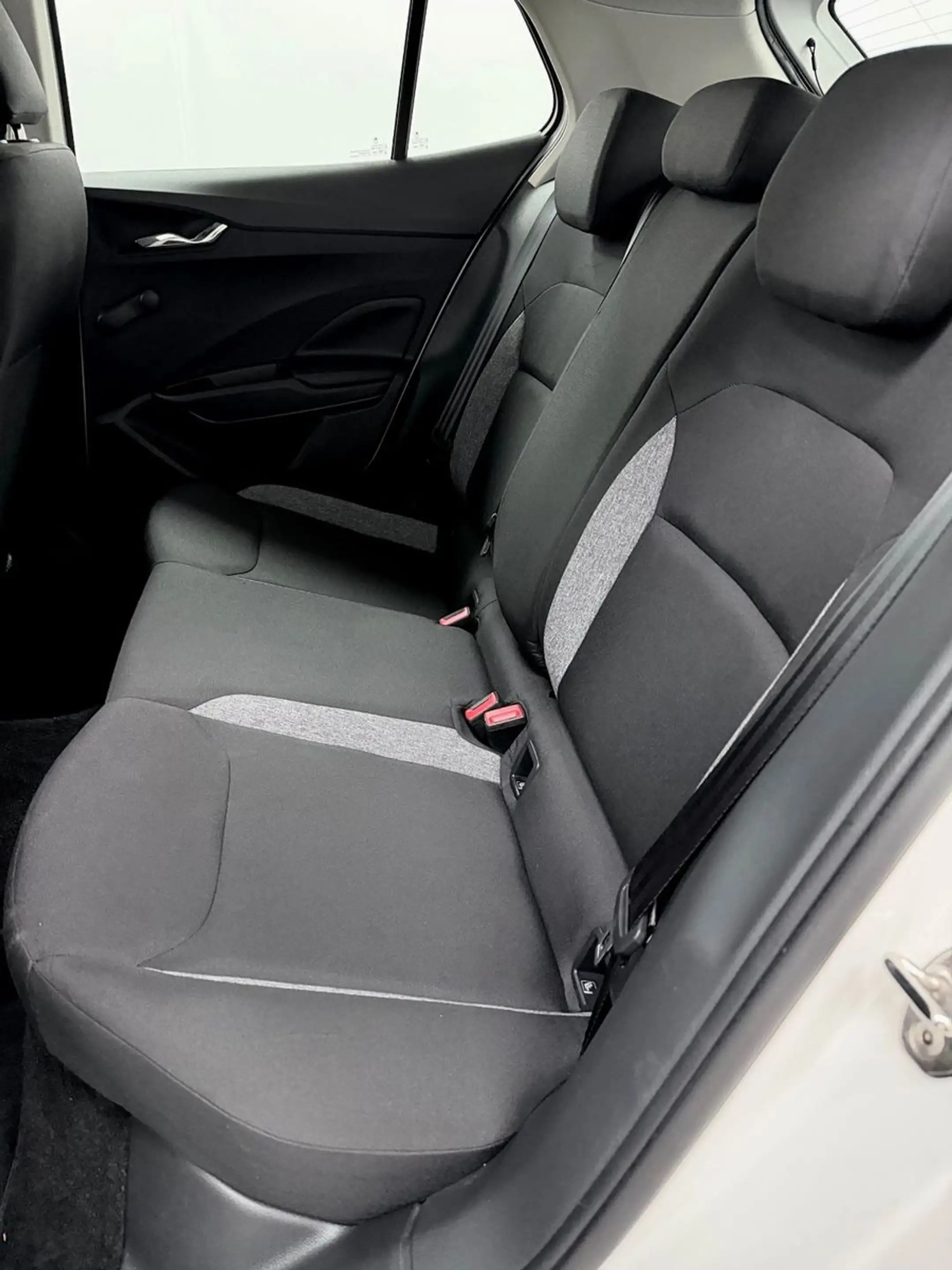 Skoda Fabia Active-KLIMAANLAGE-TEMPOMAT-EURO6-USB — photo 11