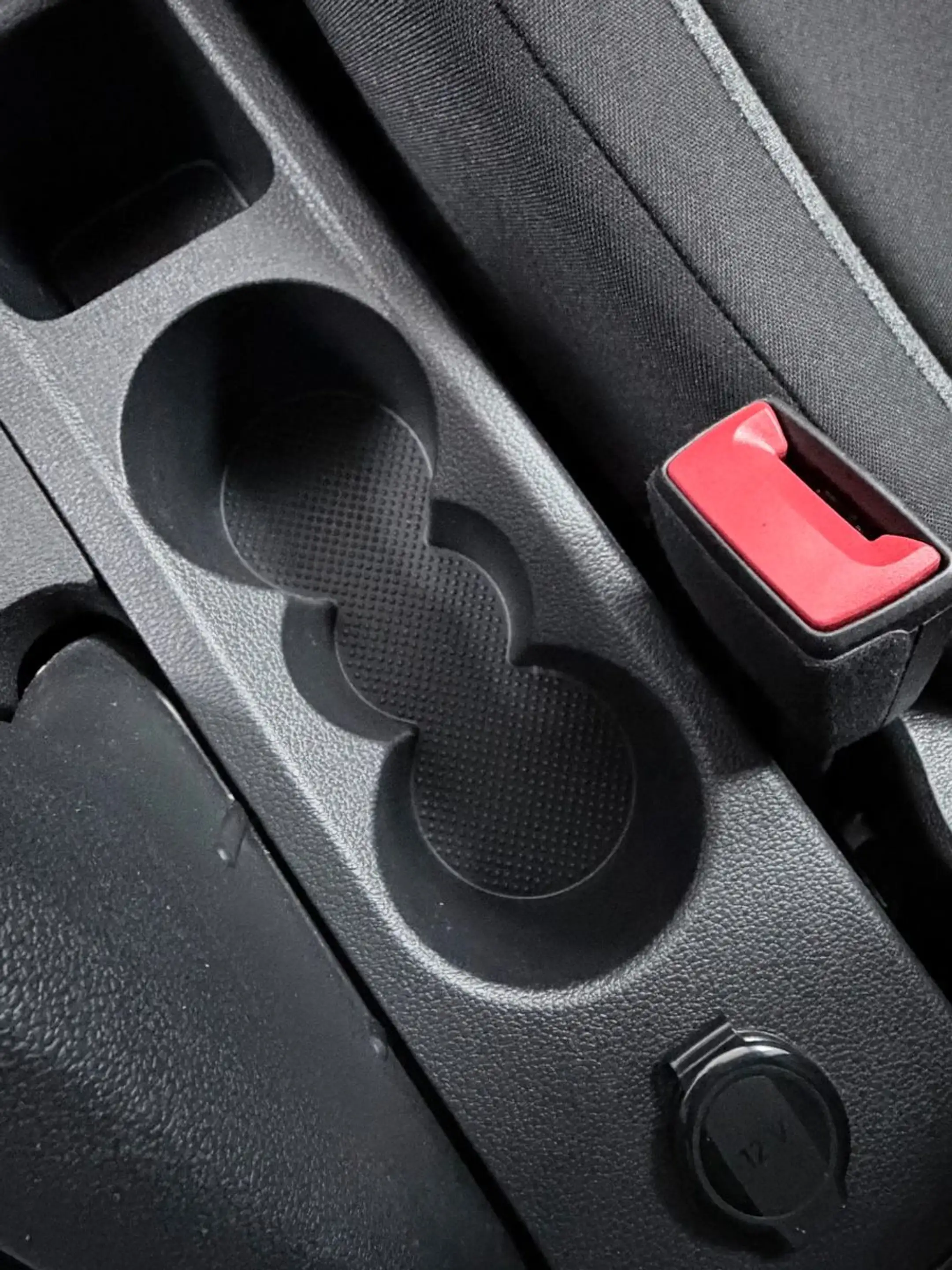 Skoda Fabia Active-KLIMAANLAGE-TEMPOMAT-EURO6-USB — photo 21