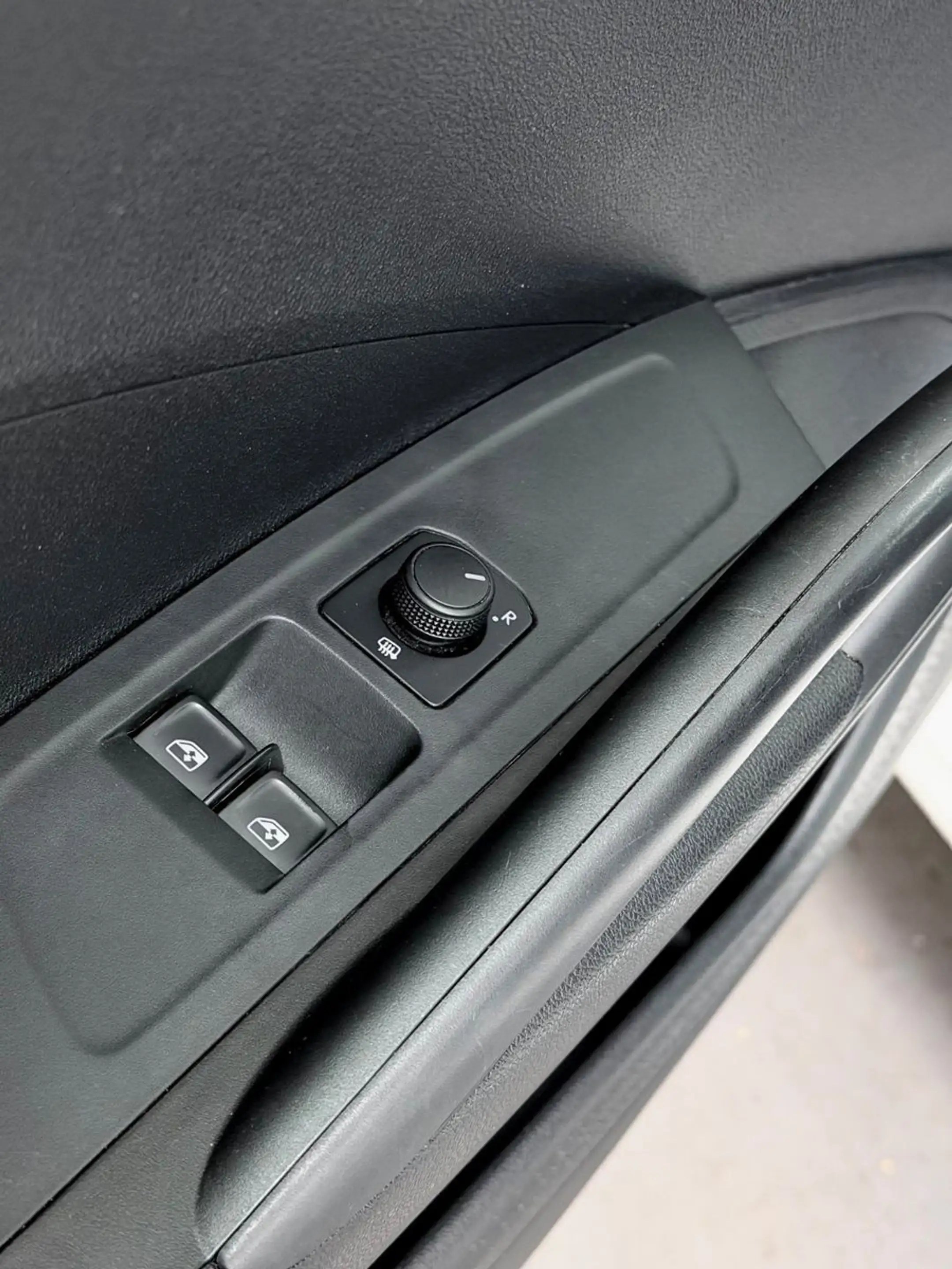 Skoda Fabia Active-KLIMAANLAGE-TEMPOMAT-EURO6-USB — photo 14