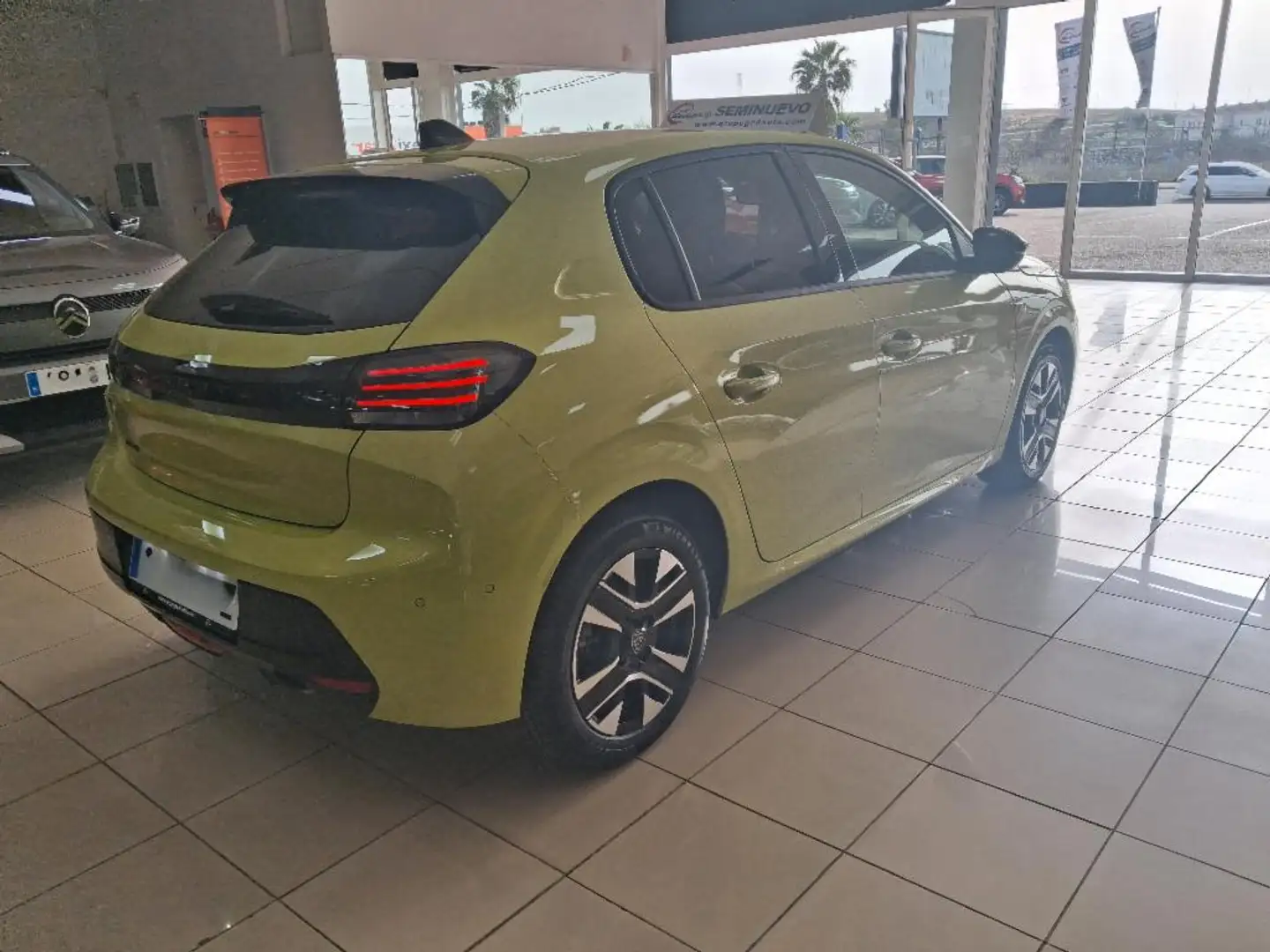 Peugeot 208 1.2 GASOLINA 100CV ALLURE 5P - 2