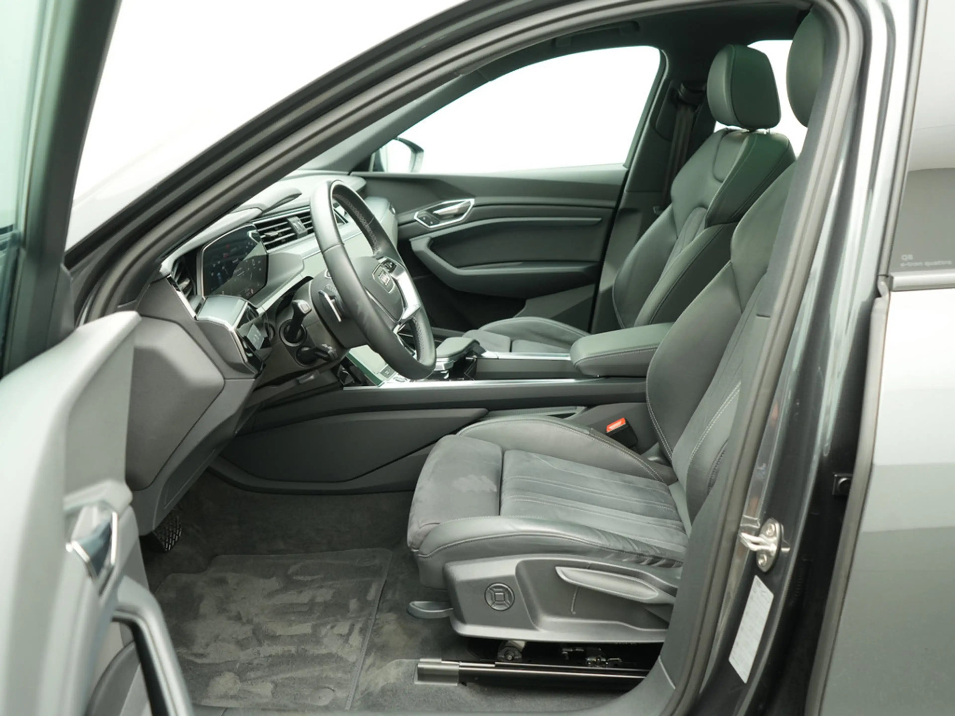 Audi Q8 e-tron 50 quattro S line ACC B&O AHK NAVI — photo 11