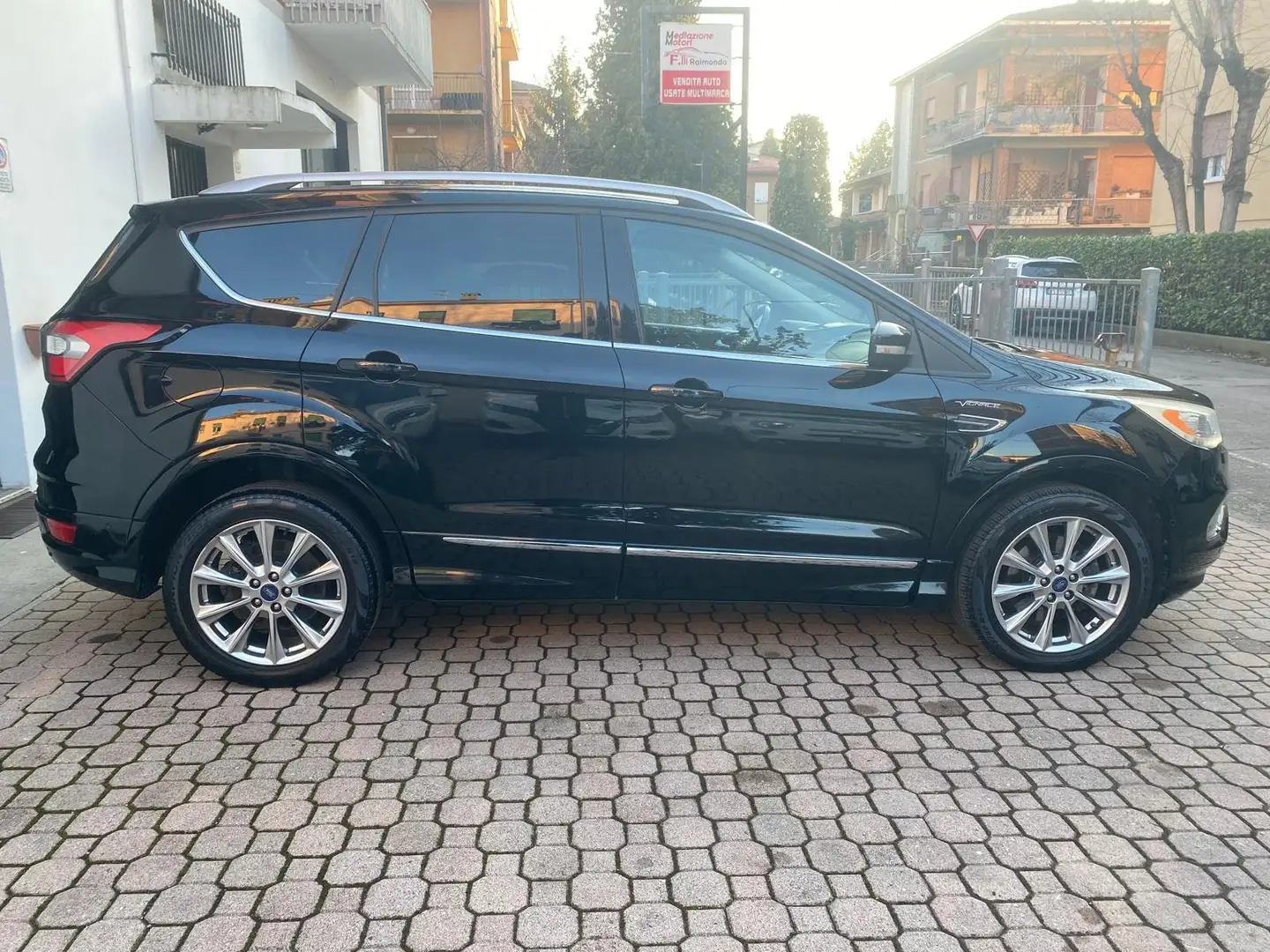 Ford Kuga 2017 2.0 180cv 4x4 tdci Vignale Full Optional Nero - 2