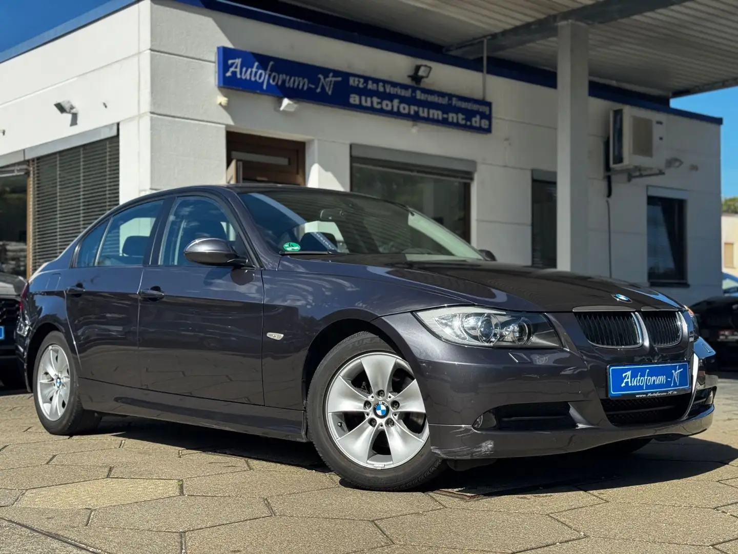 BMW 318 i Limousine/GEPFLEGT/SITZ HZG/KLIMAAUTO/PDC Grau - 1