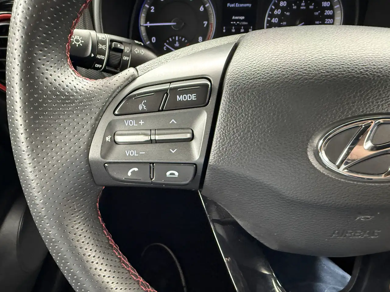 Hyundai KONA снимка Hyundai KONA
