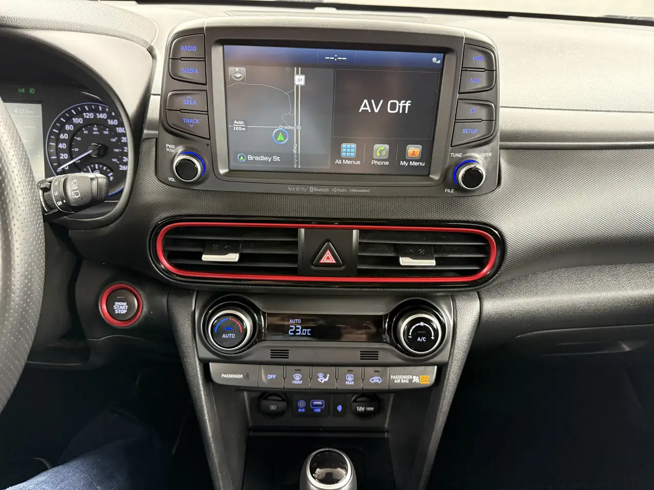 Hyundai KONA снимка Hyundai KONA
