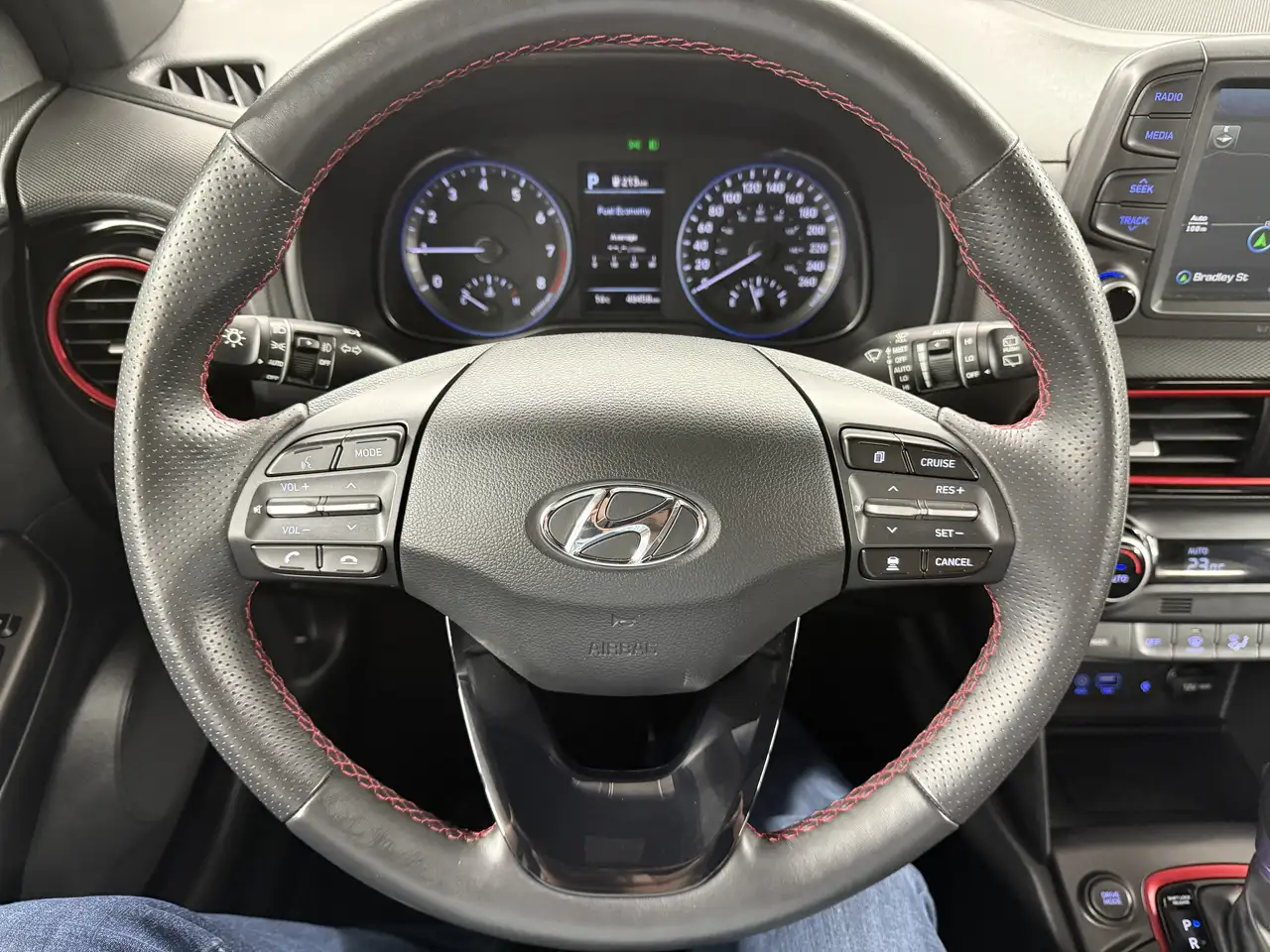 Hyundai KONA снимка Hyundai KONA