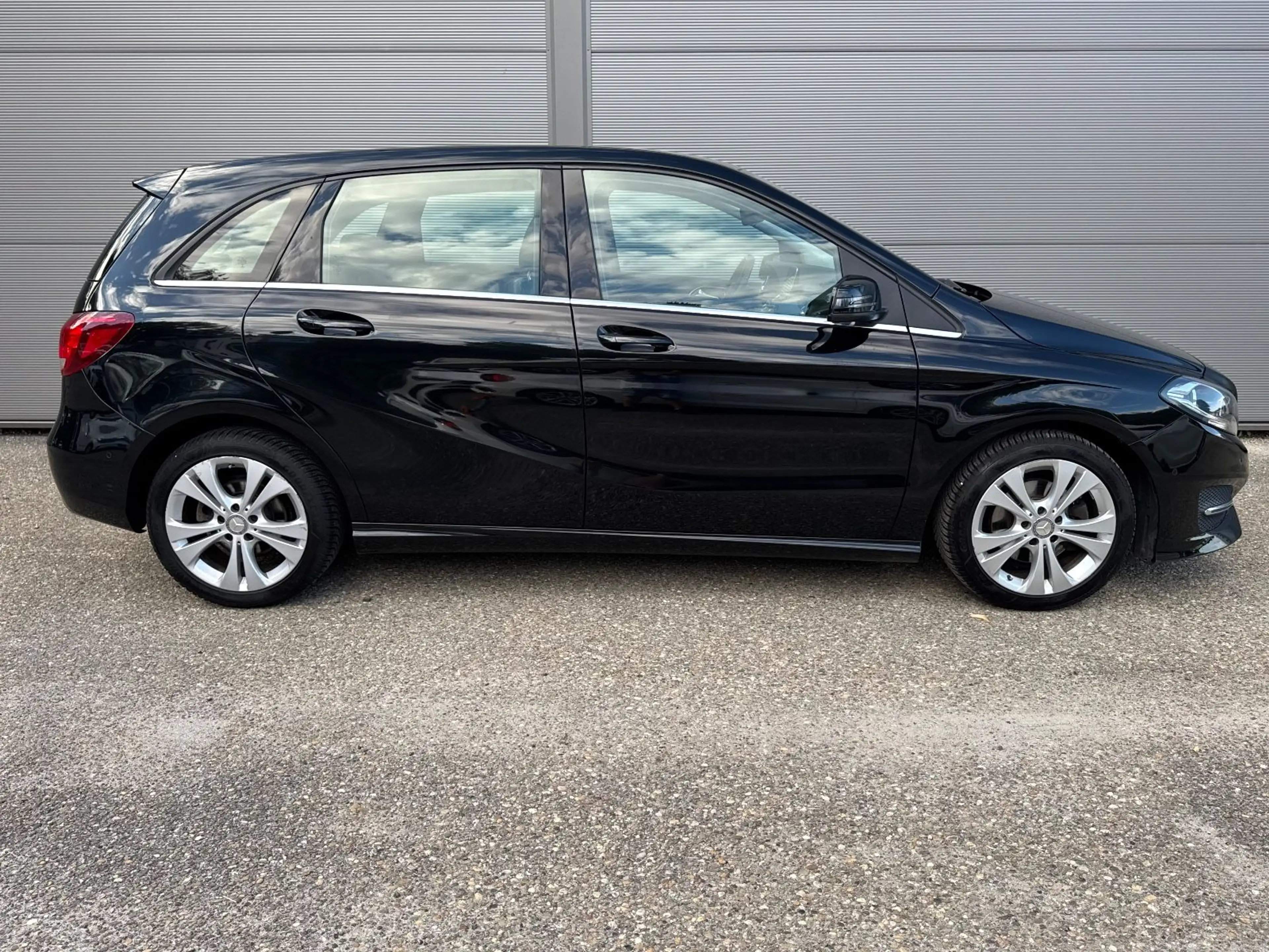 Mercedes-Benz B 180 Urban Navi Teilleder Shz PDC — photo 6