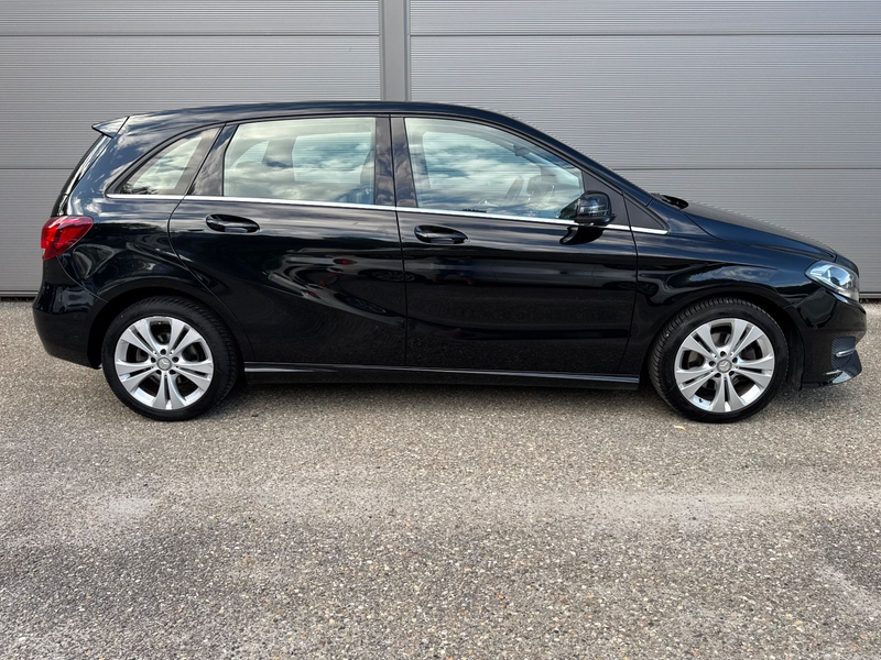 Mercedes-Benz B 180 Urban Navi Teilleder Shz PDC — photo 6