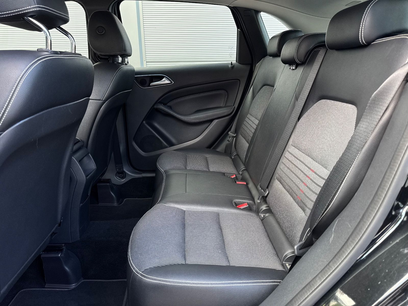 Mercedes-Benz B 180 Urban Navi Teilleder Shz PDC — photo 12