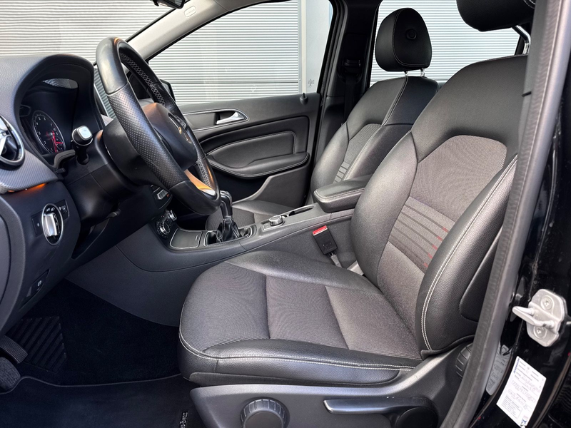 Mercedes-Benz B 180 Urban Navi Teilleder Shz PDC — photo 10