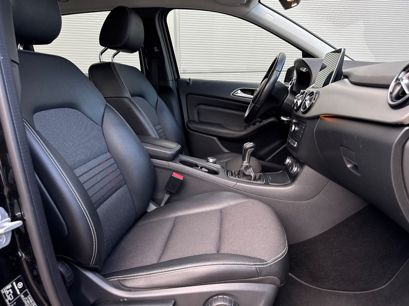 Mercedes-Benz B 180 Urban Navi Teilleder Shz PDC — photo 9