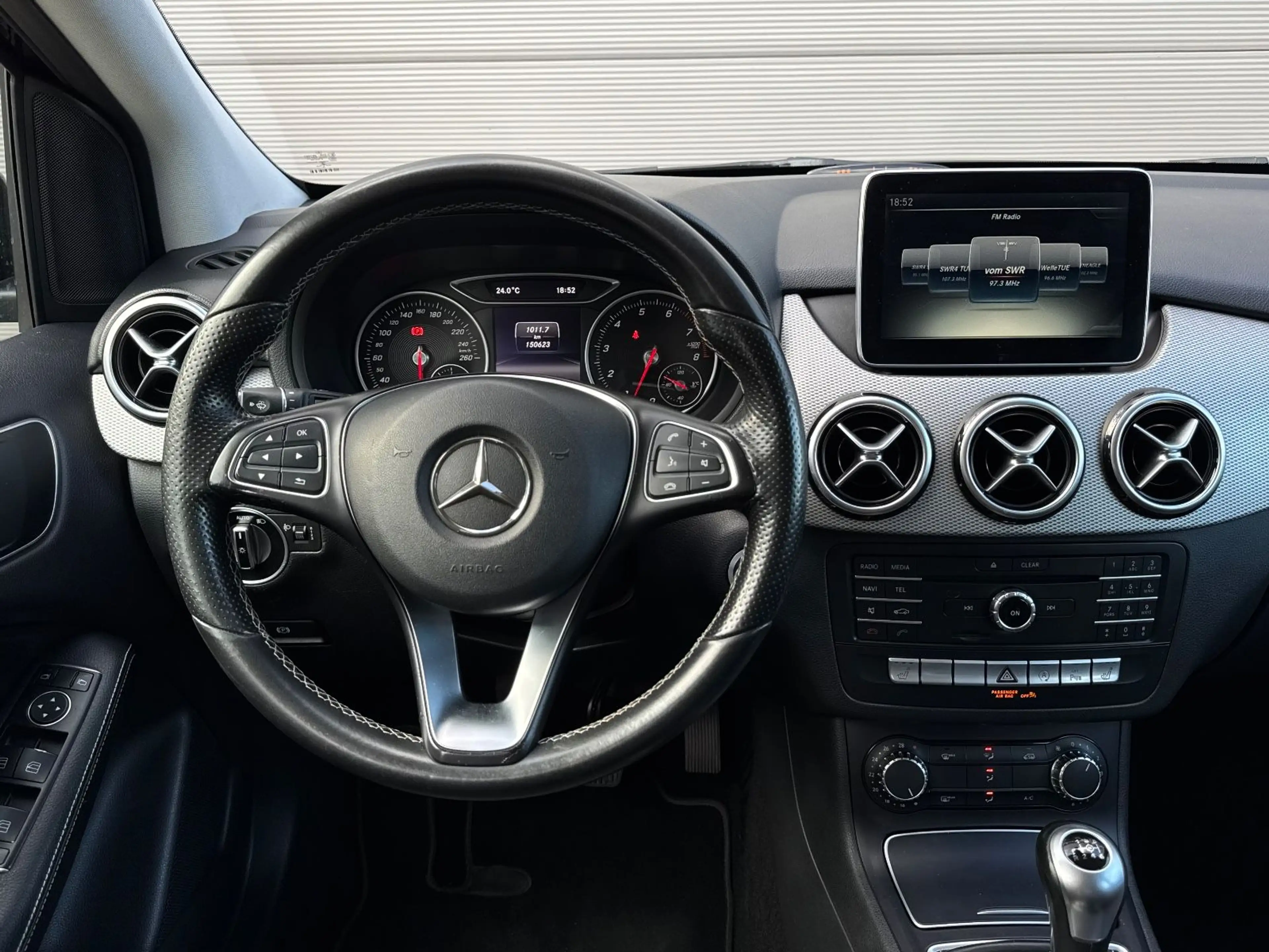 Mercedes-Benz B 180 Urban Navi Teilleder Shz PDC — photo 13