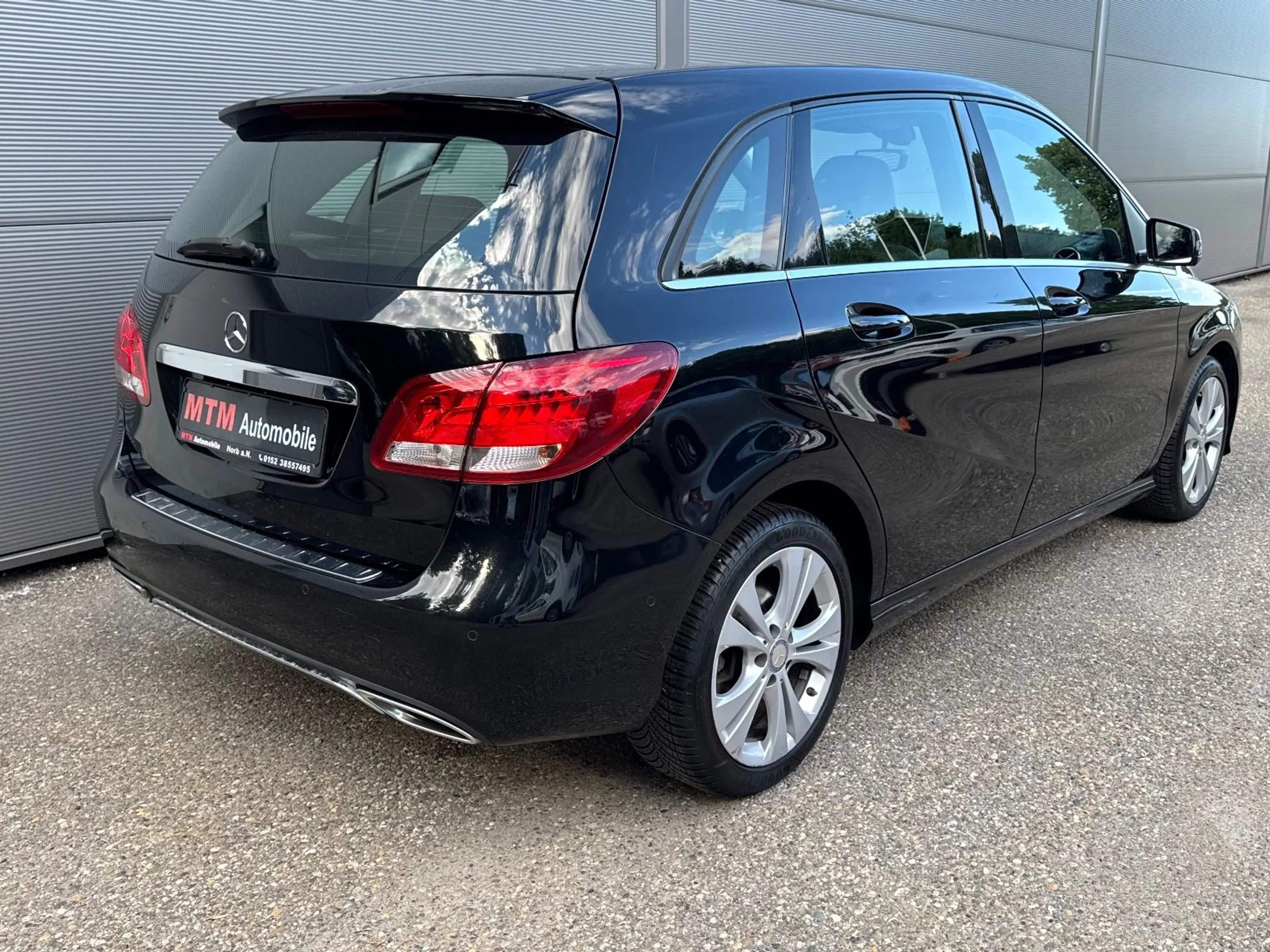 Mercedes-Benz B 180 Urban Navi Teilleder Shz PDC — photo 4
