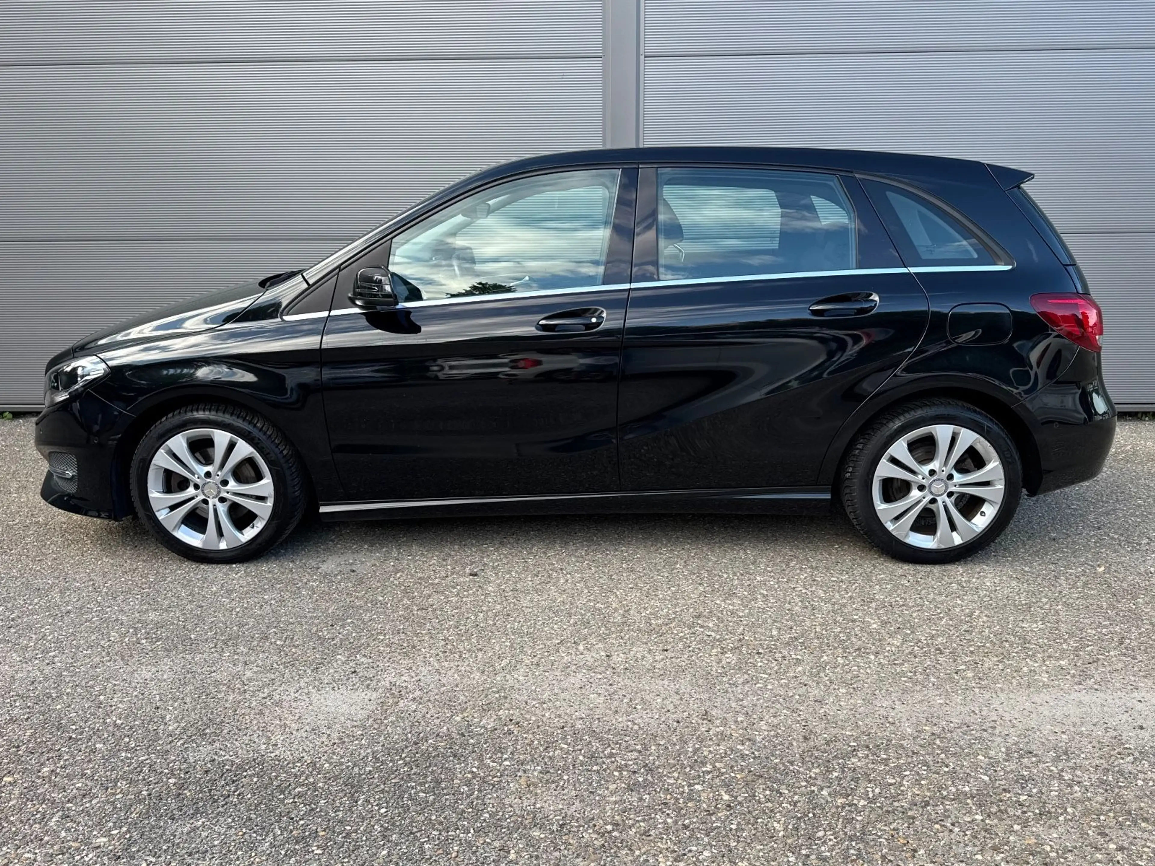 Mercedes-Benz B 180 Urban Navi Teilleder Shz PDC — photo 5