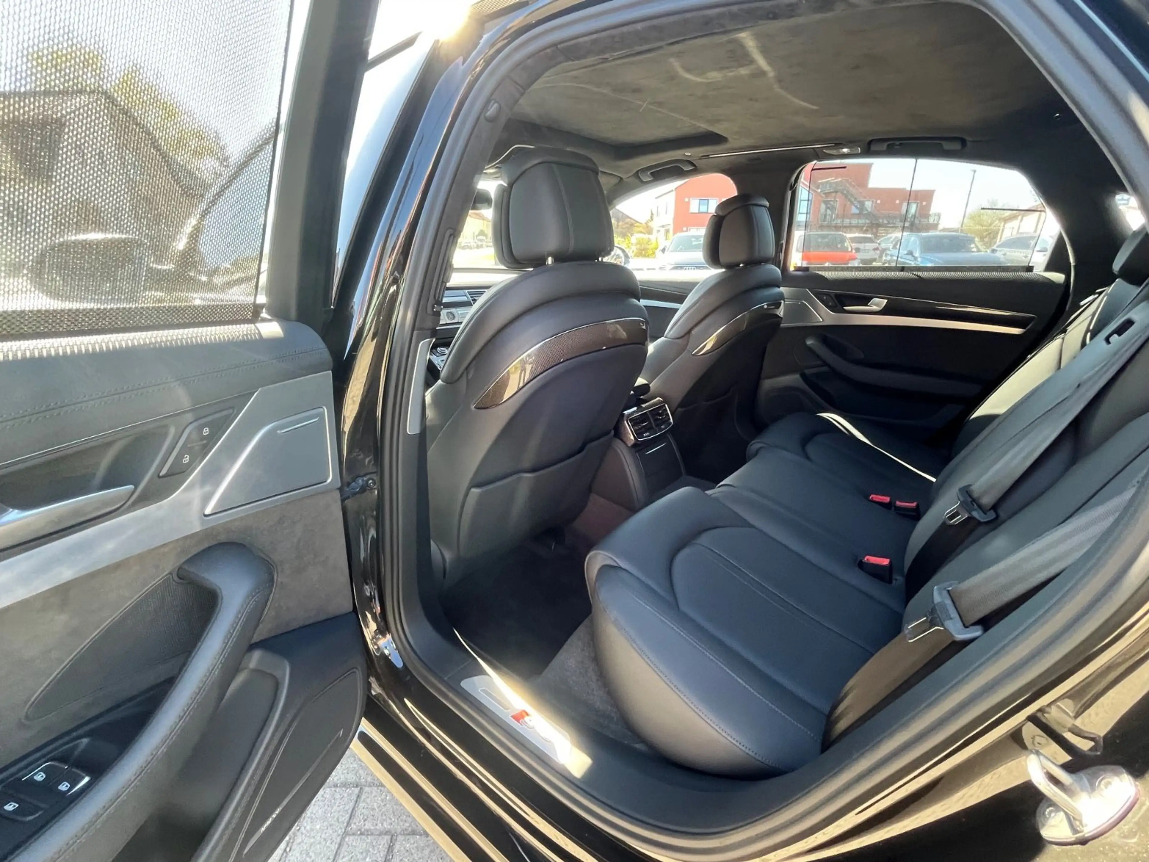 Audi S8 4.0 TFSI quattro — photo 19