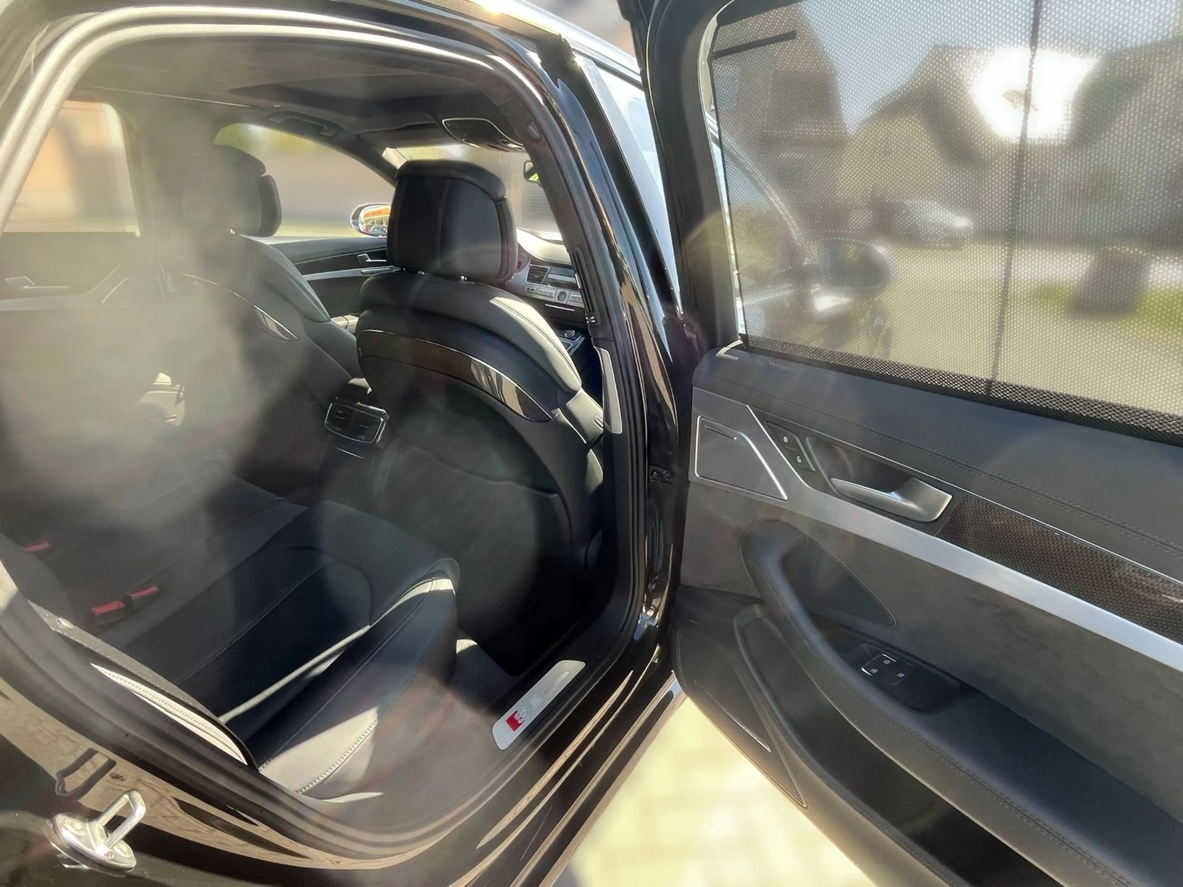 Audi S8 4.0 TFSI quattro — photo 11