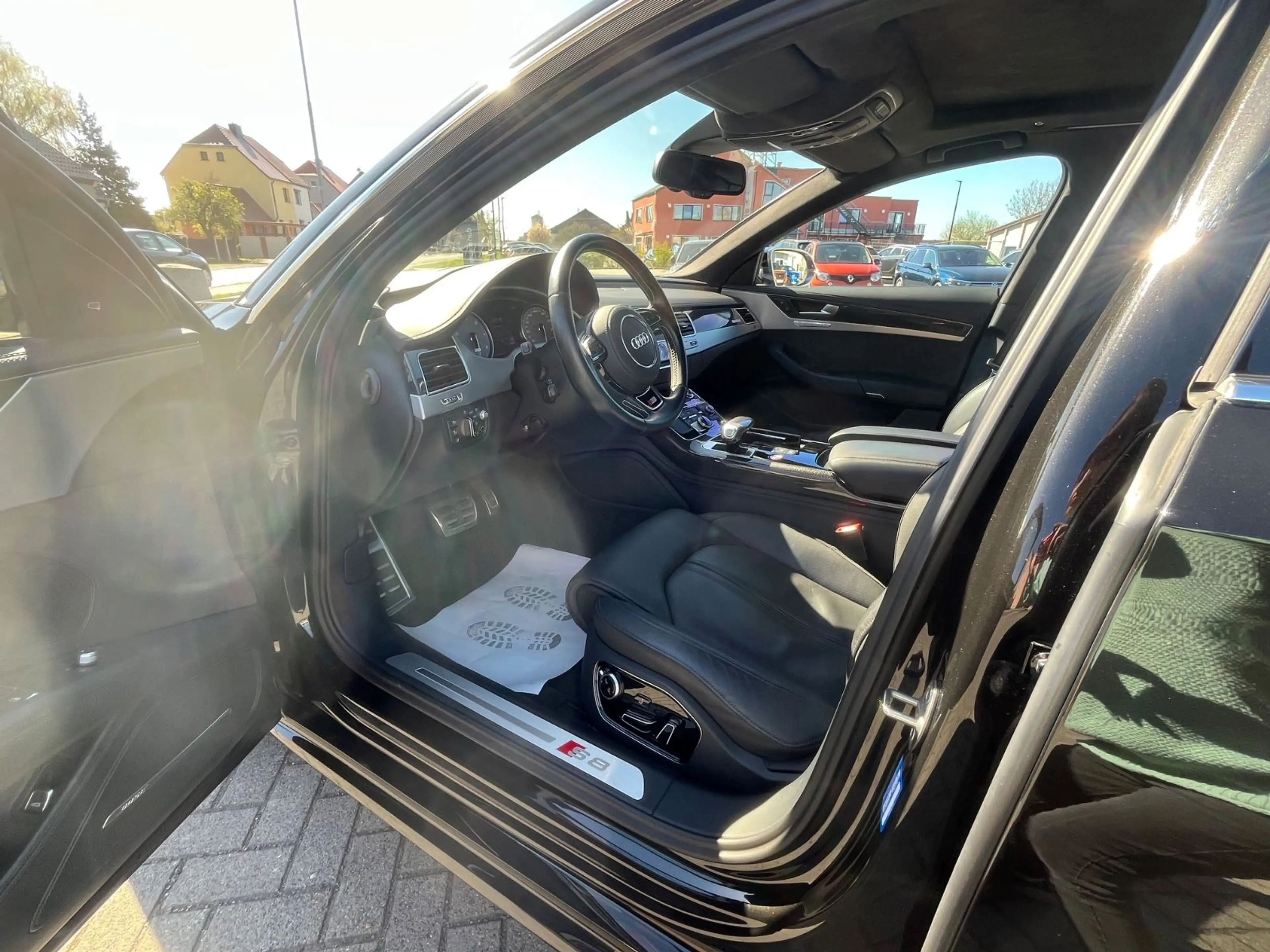 Audi S8 4.0 TFSI quattro — photo 15
