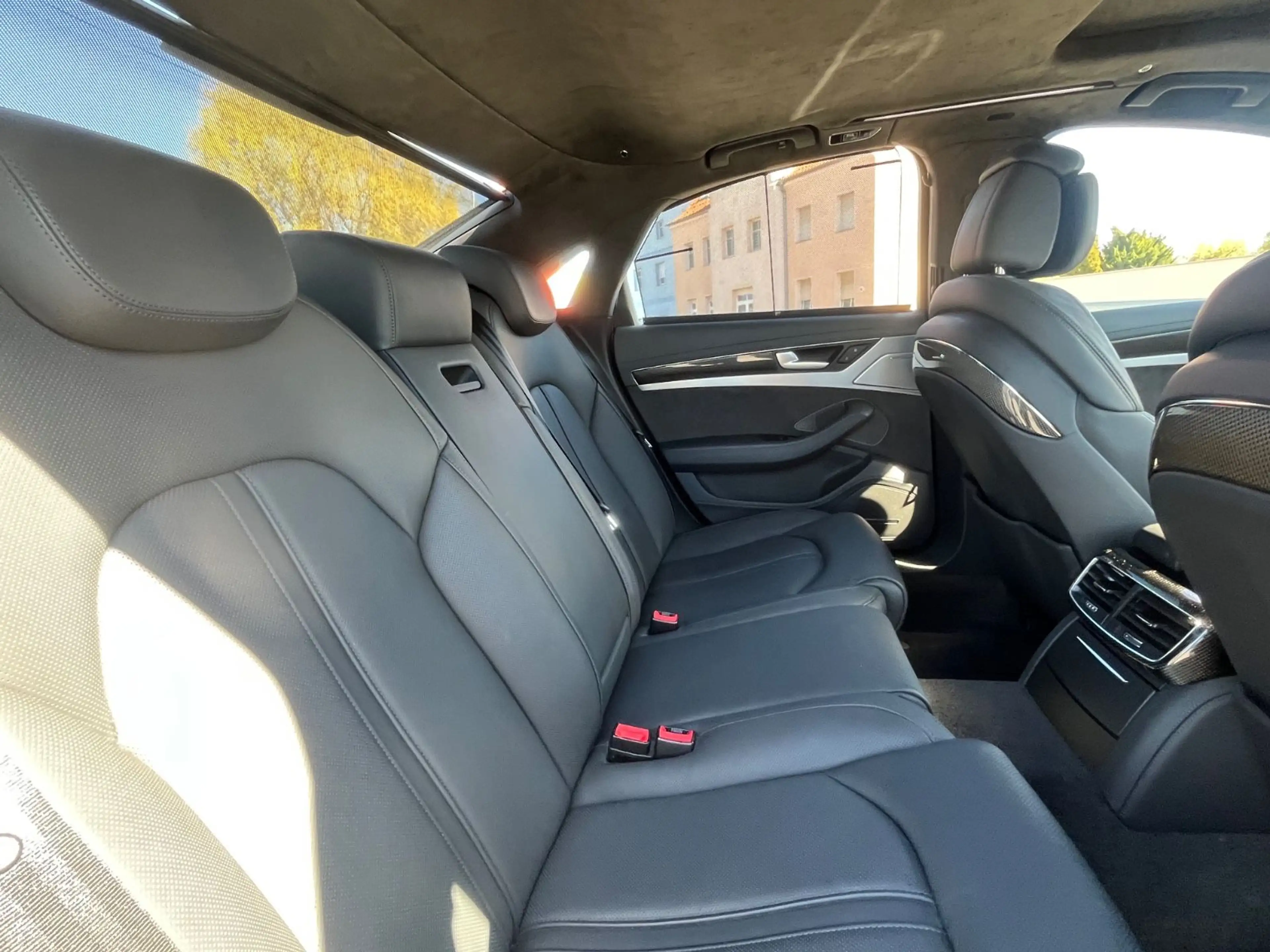 Audi S8 4.0 TFSI quattro — photo 29