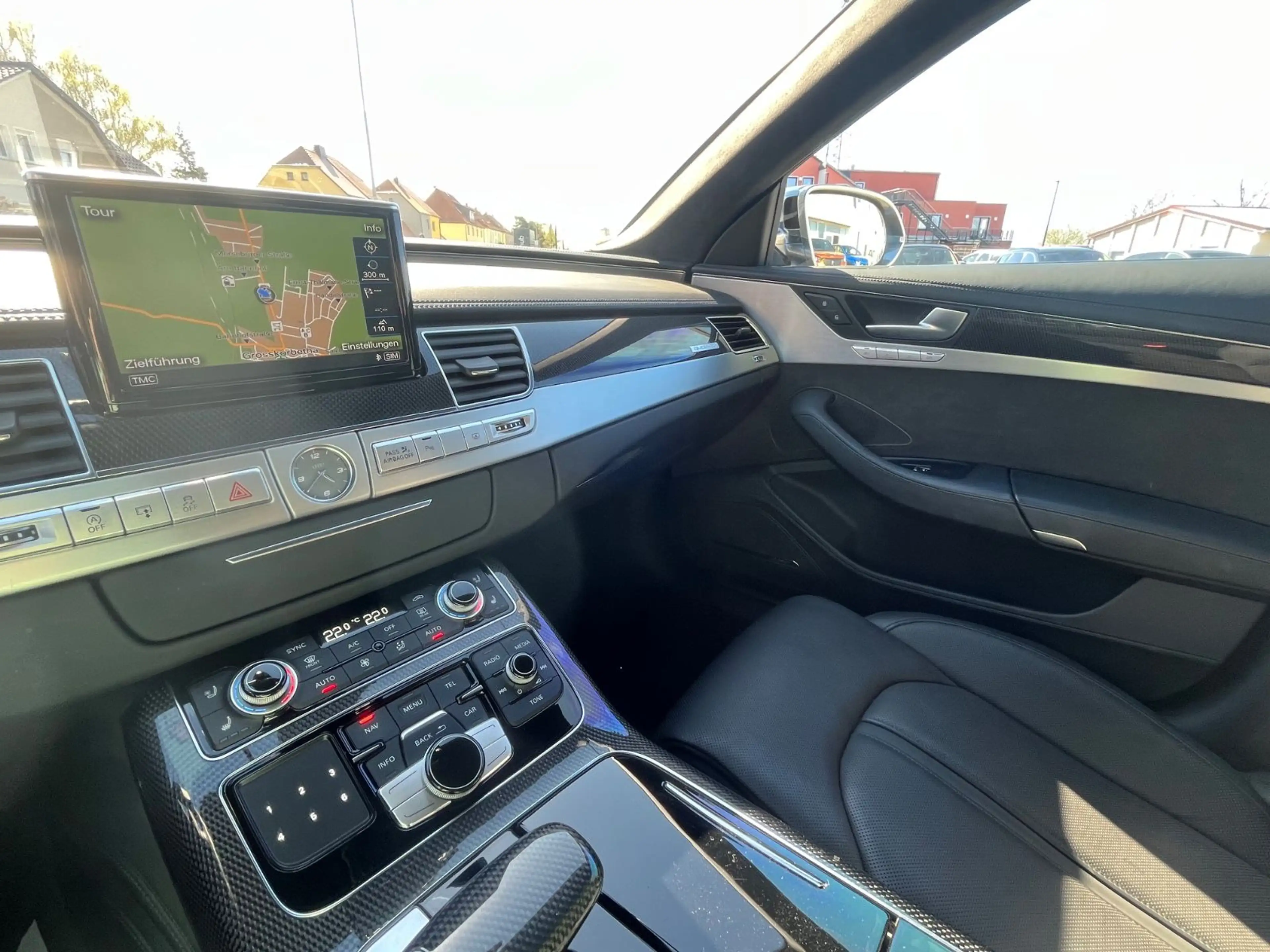 Audi S8 4.0 TFSI quattro — photo 39