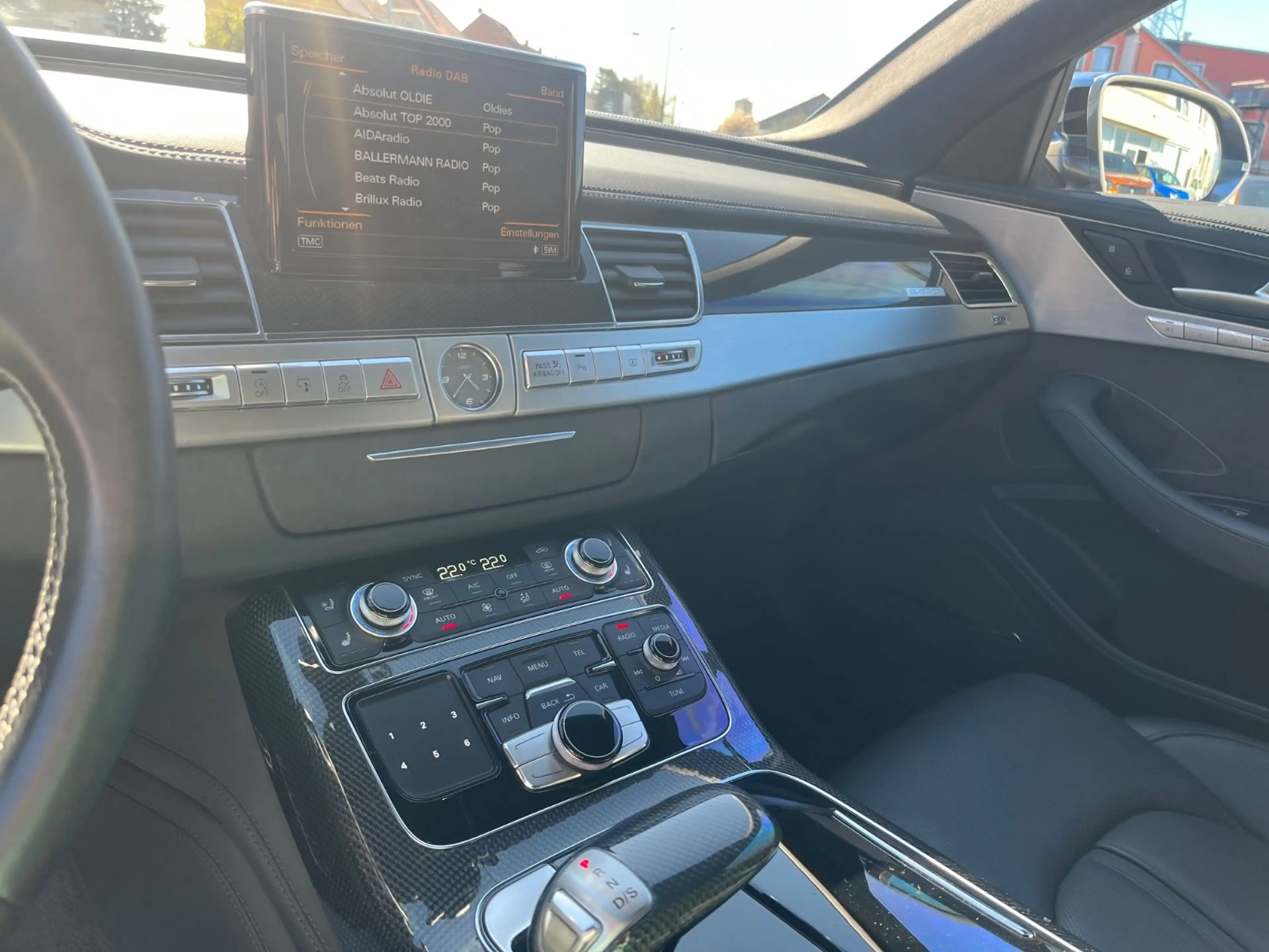 Audi S8 4.0 TFSI quattro — photo 31