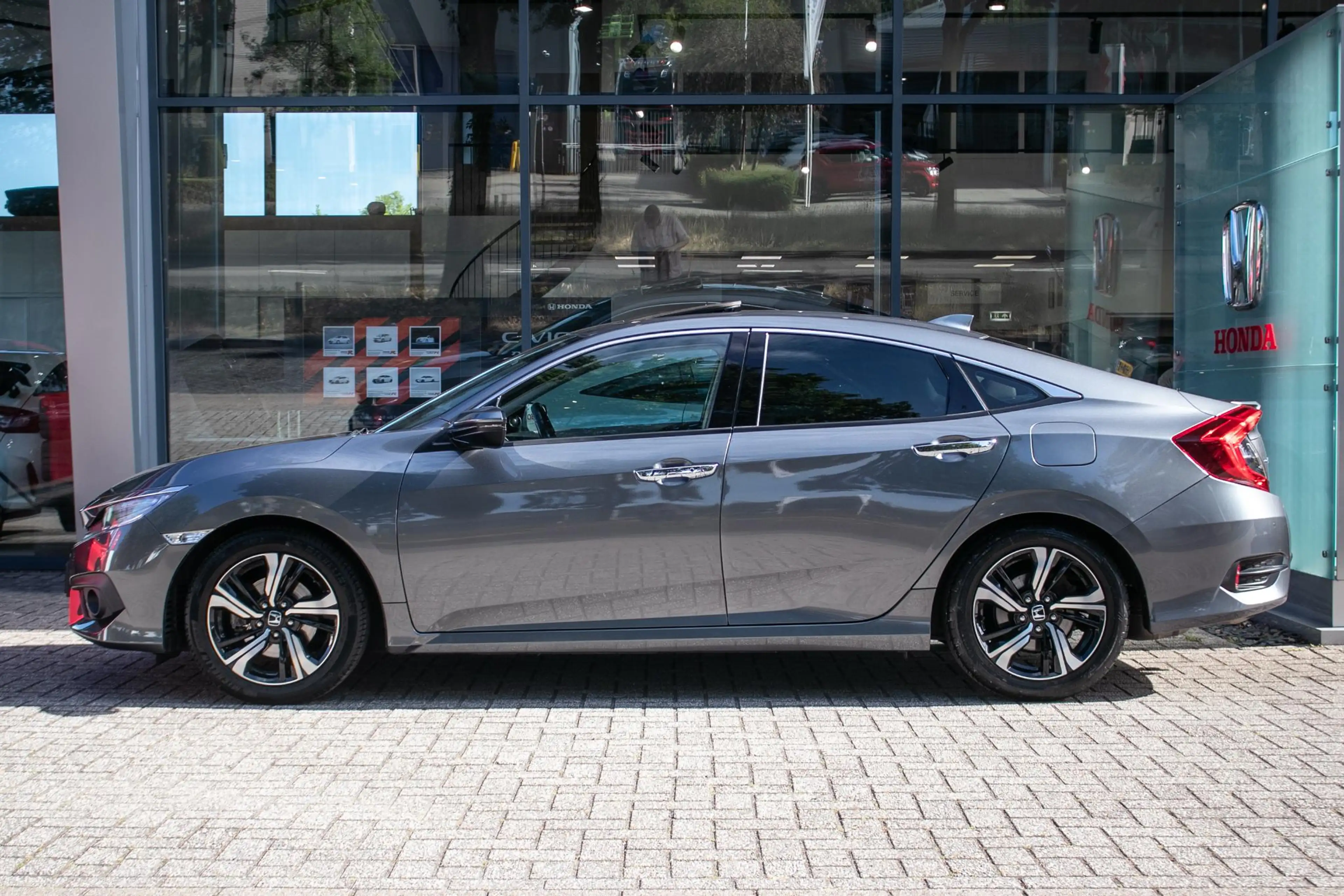 Honda Civic 1.5 i-VTEC Executive - Trekhaak — photo 2