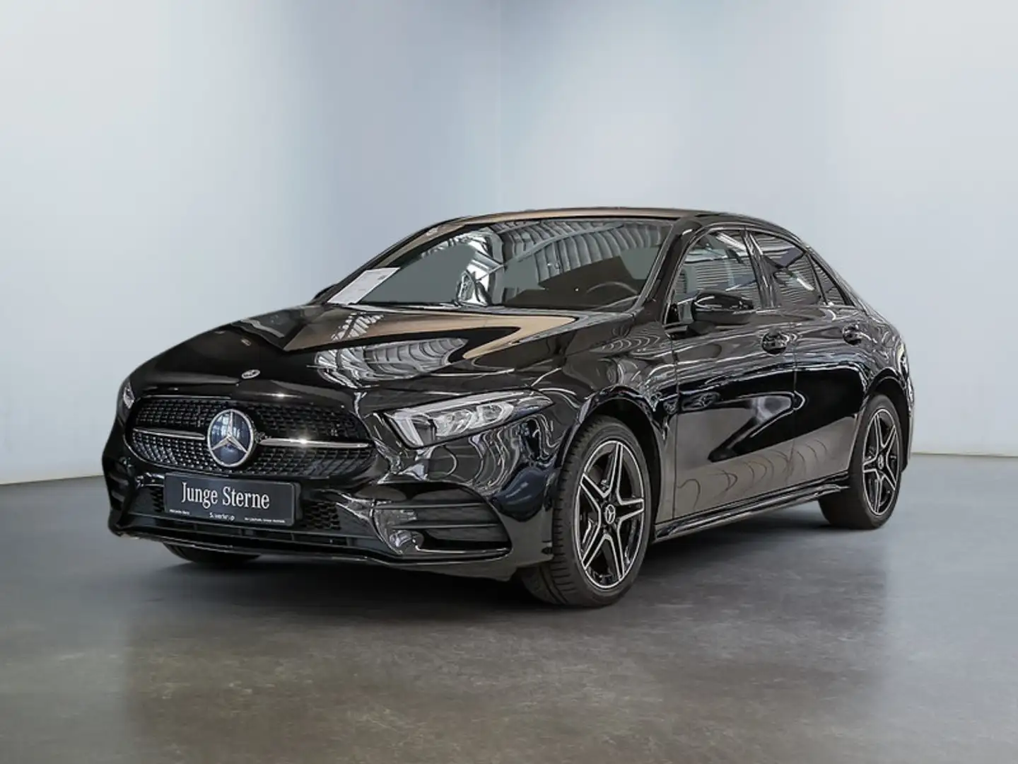 Mercedes-Benz A 250 e Limo AMG NIGHT AHK SPUR PDC SHZ Schwarz - 2