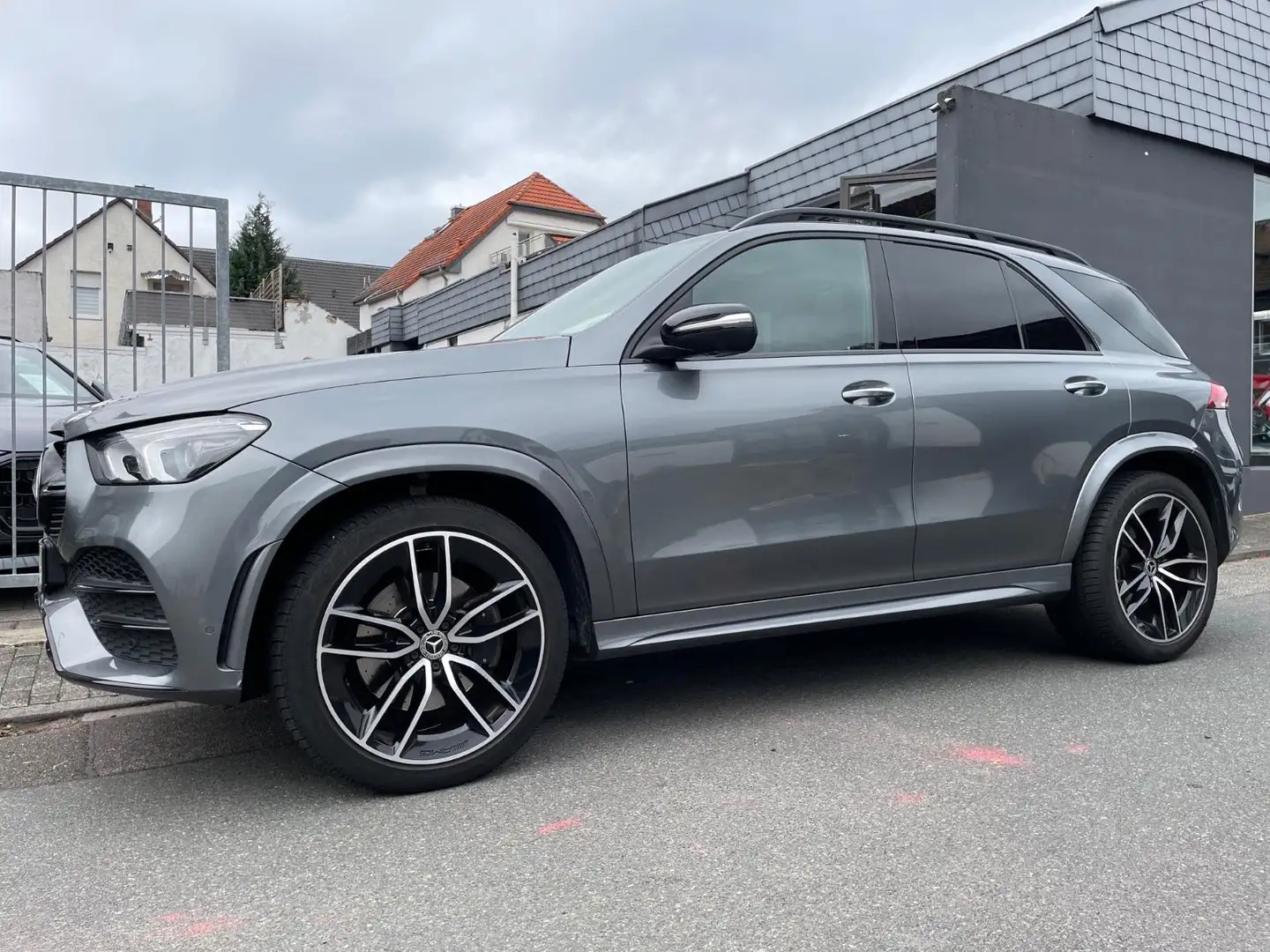 Mercedes-Benz GLE 300 d 4Matic AMG |Airmatic|22"|Burmester|MBUX Gris - 1