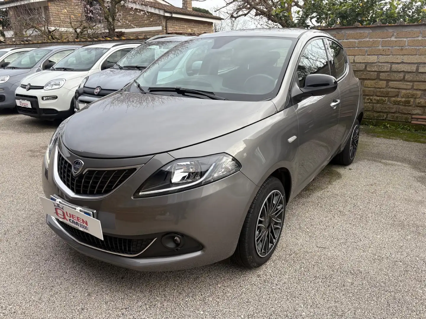 Lancia Ypsilon 1.0 hybrid Gold+5"P+RADIO APP - PREZZO REALE Gris - 1