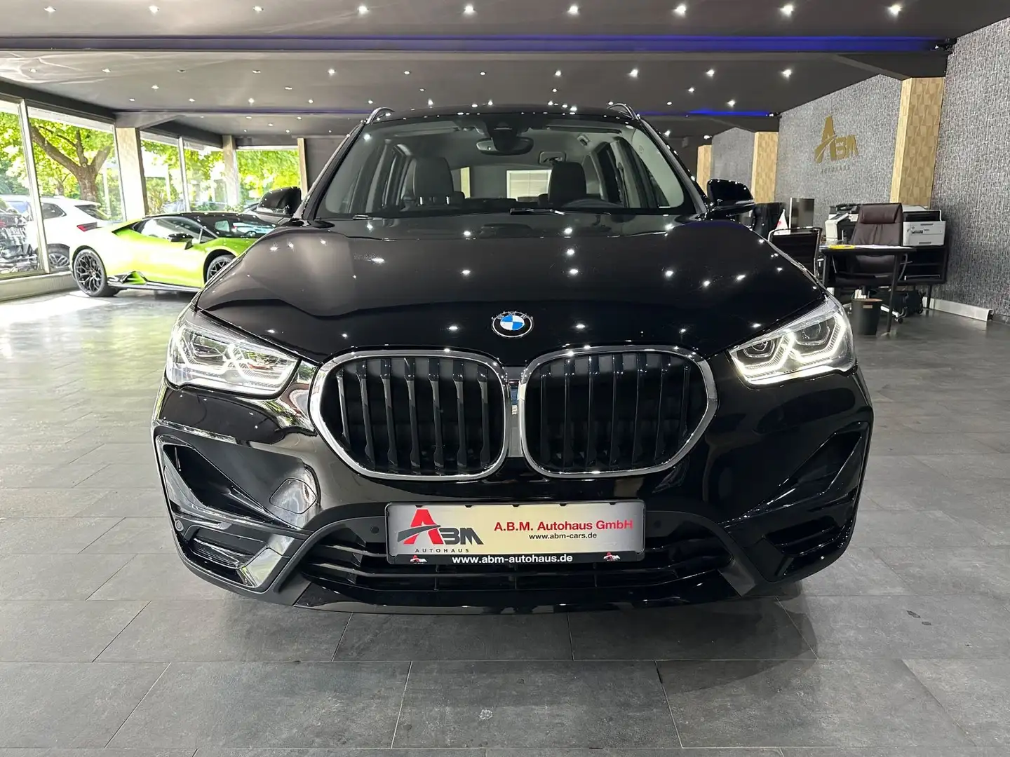 BMW X1 sDrive 20 i Sport Line /MEMORY / LED / 19Zoll Schwarz - 2
