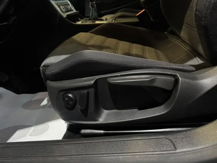 Volkswagen Passat CC 2.0 TDI Advance 2010, foto 10