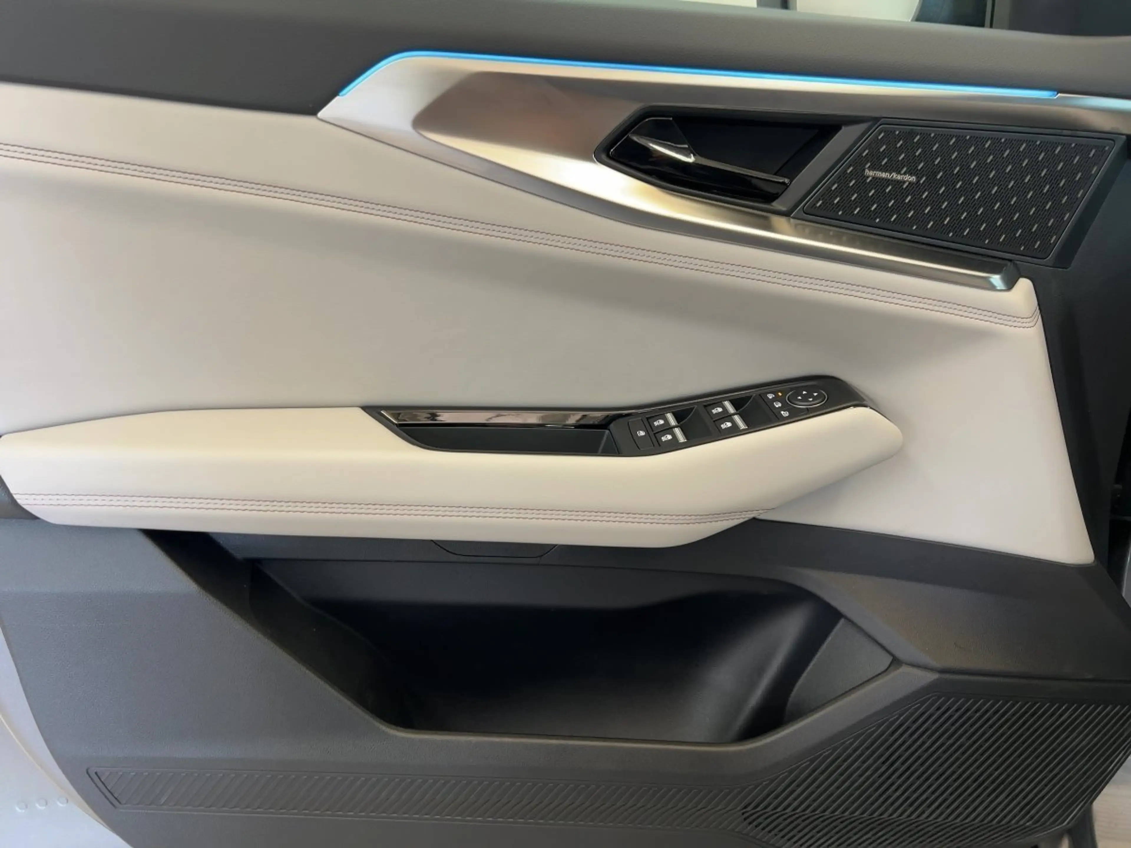 Renault Espace 6 Iconic E-Tech Full Hybrid 200 SHZ PDC BT — photo 13