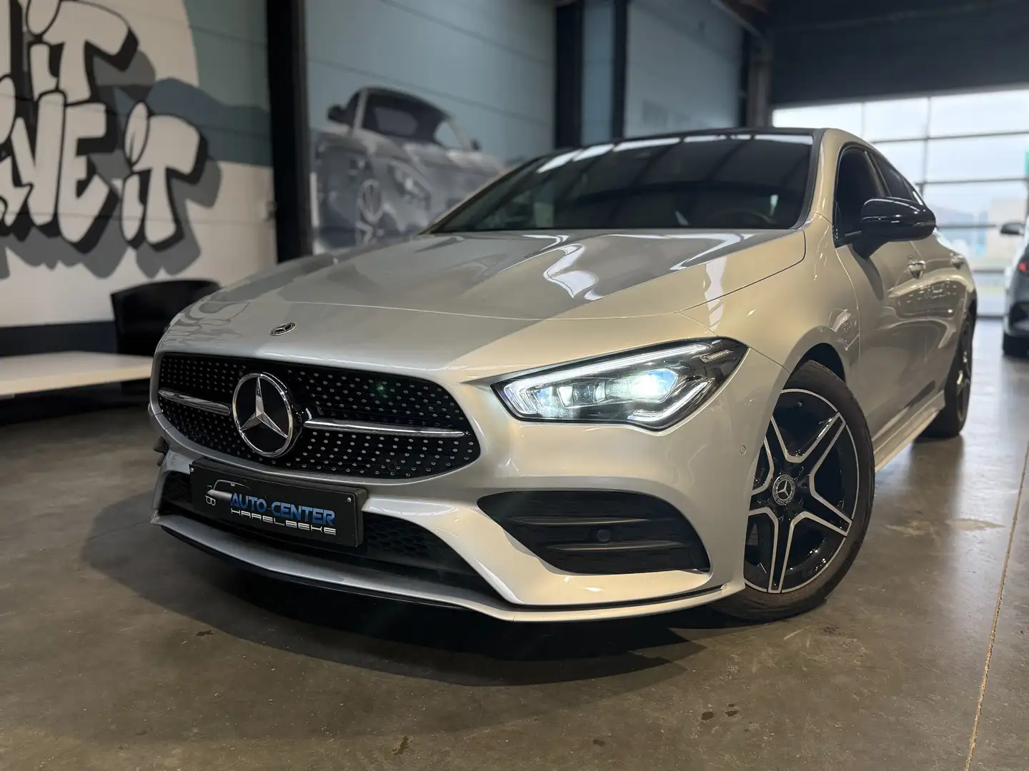 Mercedes-Benz CLA 180 AMG line panoramisch open dak sfeerverlichting - 1