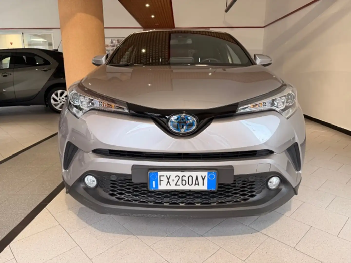 Toyota C-HR 1.8h Trend 2wd e-cvt Silber - 2