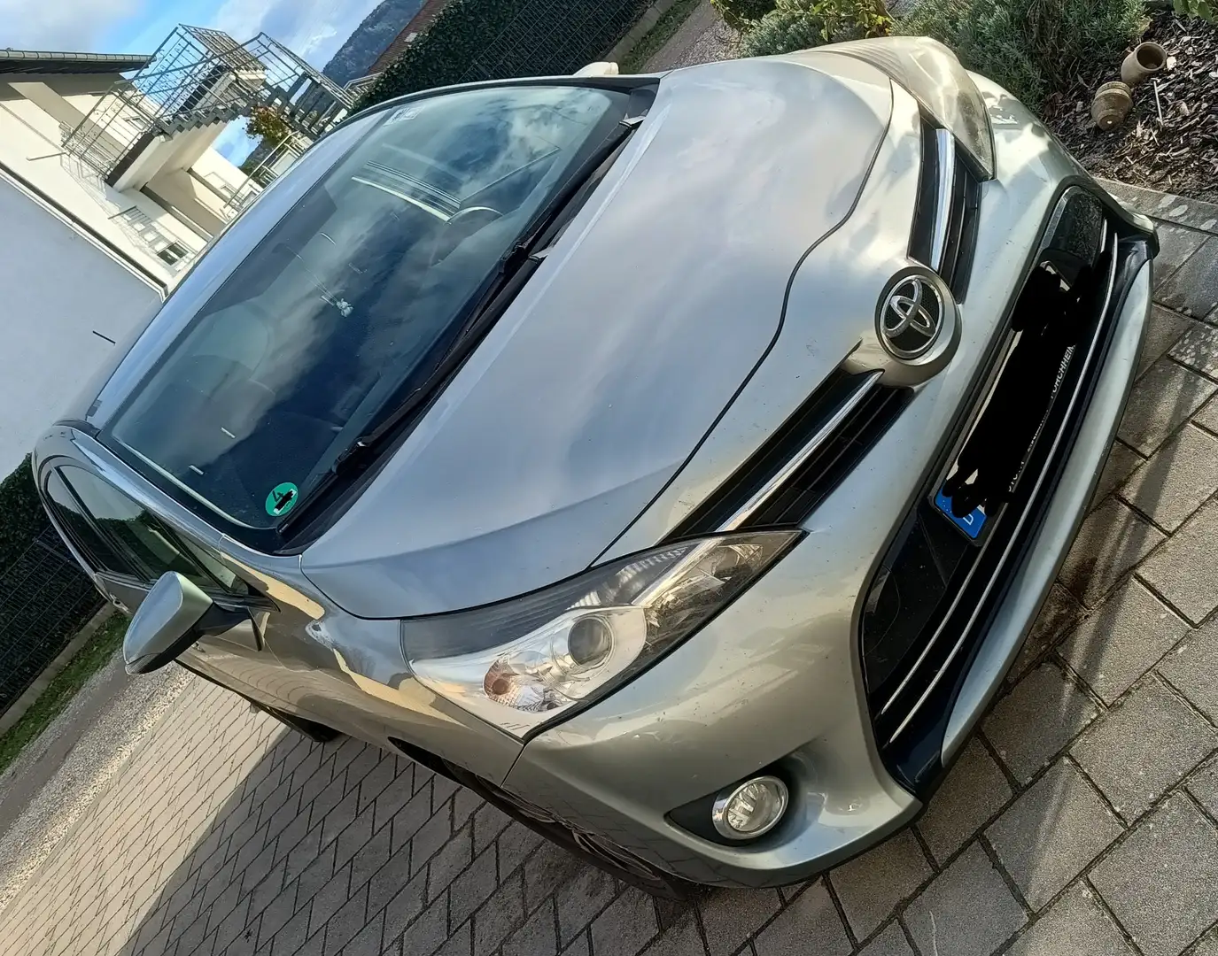 Toyota Verso Verso 1.8 5-Sitzer Life Silber - 1