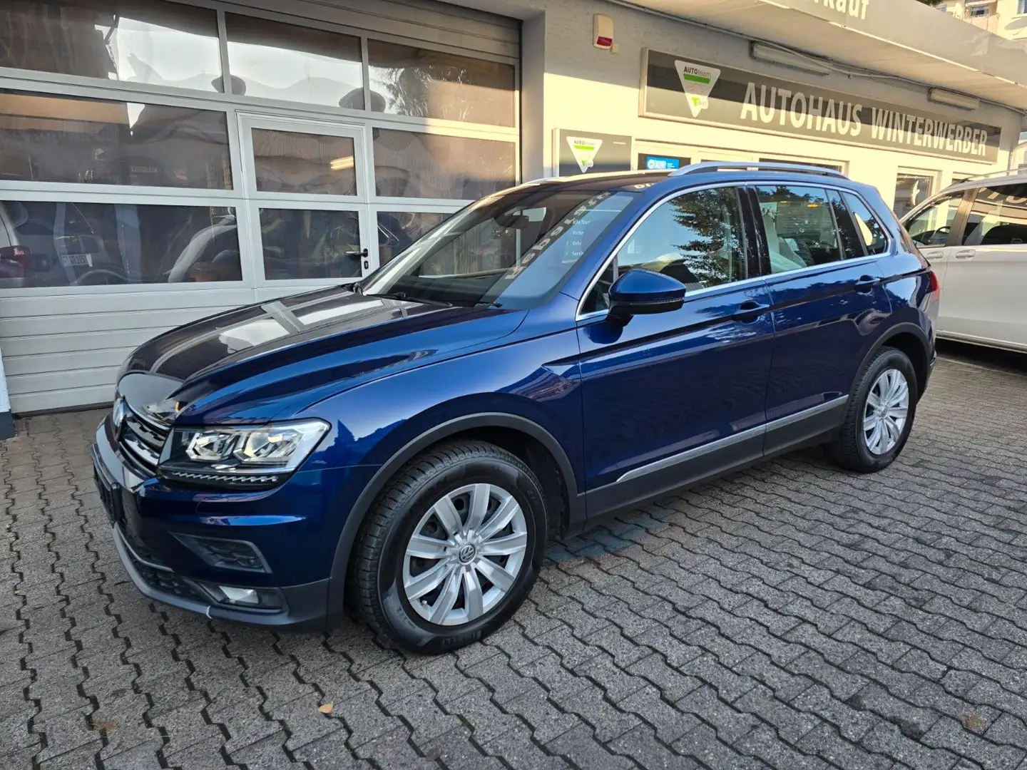 Volkswagen Tiguan Highline 2.0TDI 4M LEDER*STANDHEIZUNG*DCC Blau - 1