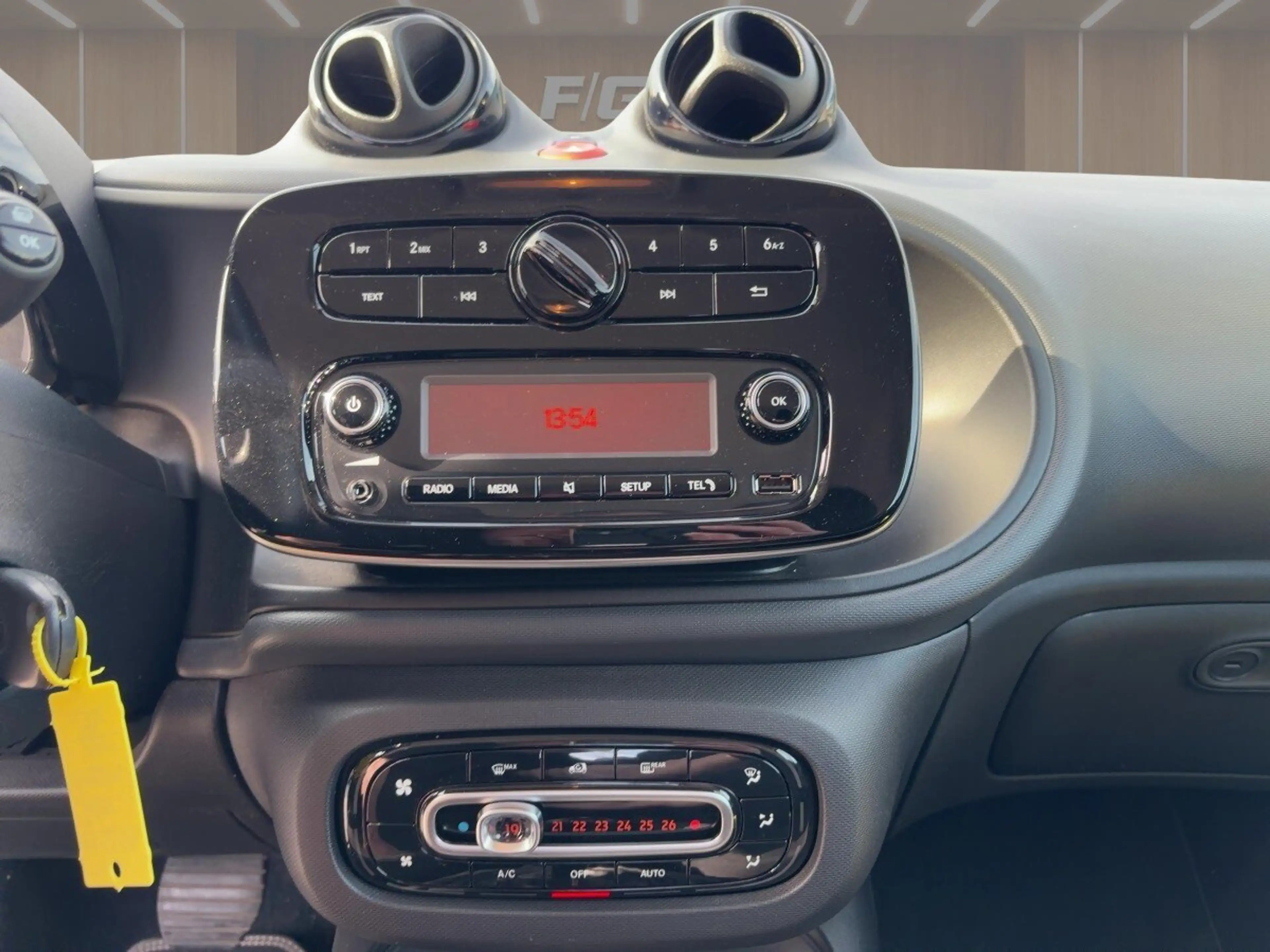 smart forTwo EQ fortwo coupe KLIMA+TEMPOMAT+ELEK.FH.+DAB+LED+ — photo 10