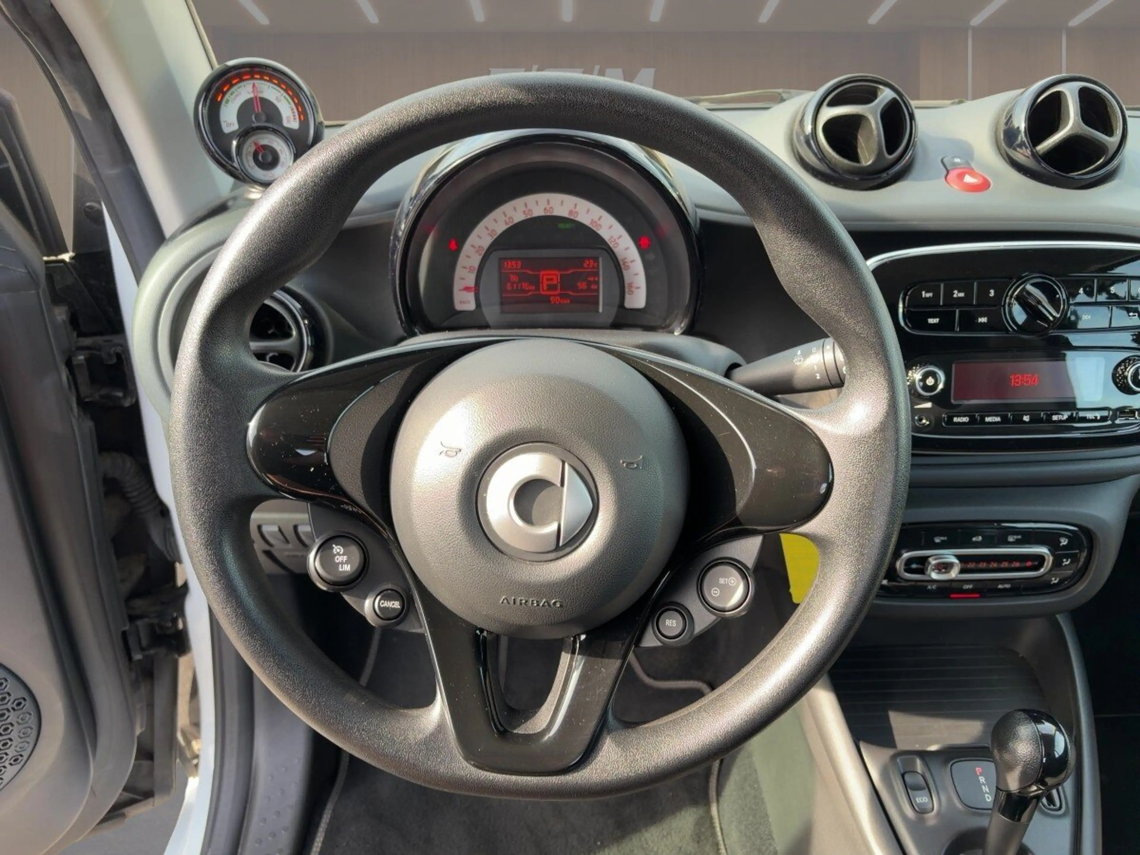 smart forTwo EQ fortwo coupe KLIMA+TEMPOMAT+ELEK.FH.+DAB+LED+ — photo 9