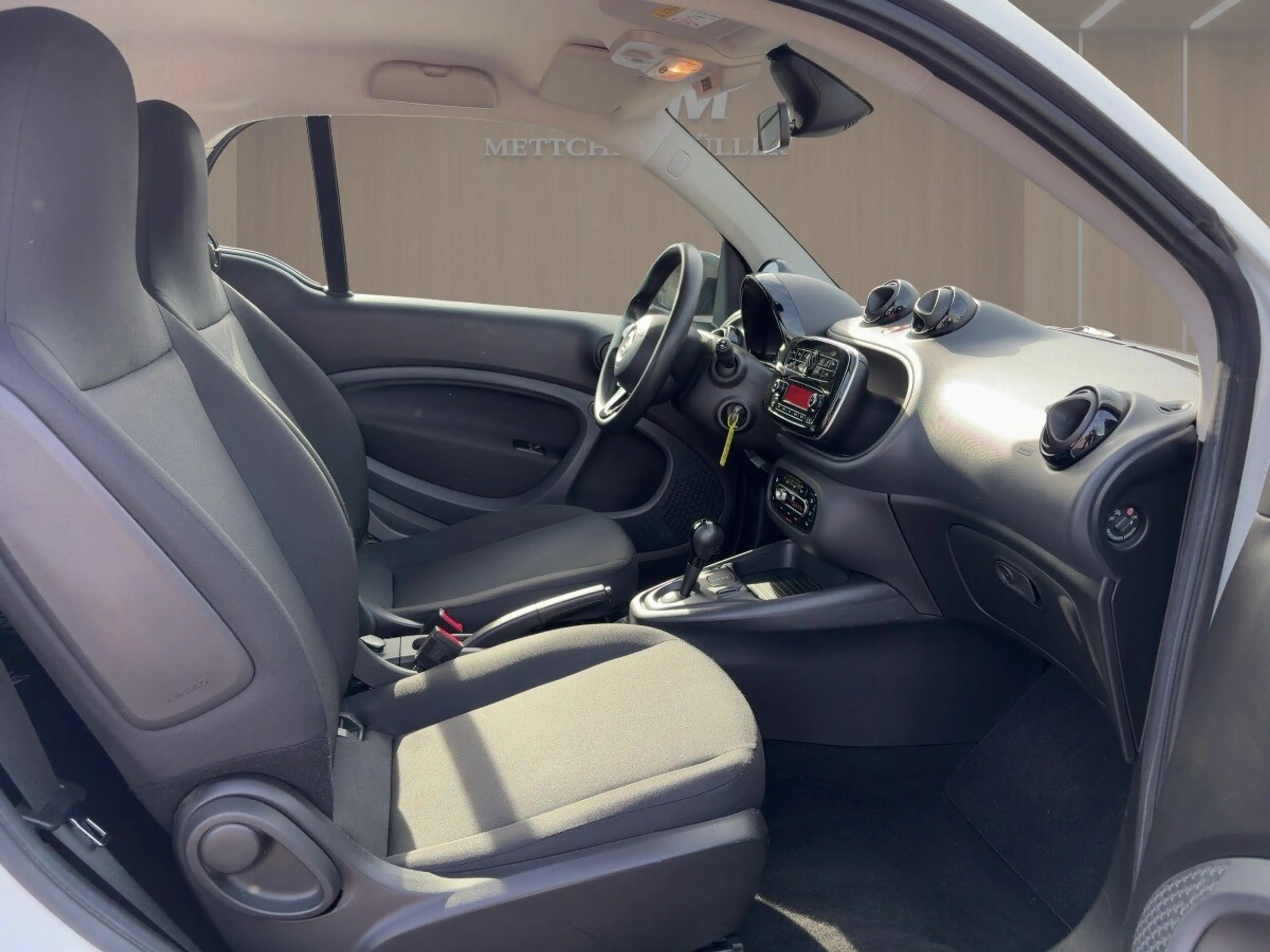 smart forTwo EQ fortwo coupe KLIMA+TEMPOMAT+ELEK.FH.+DAB+LED+ — photo 7