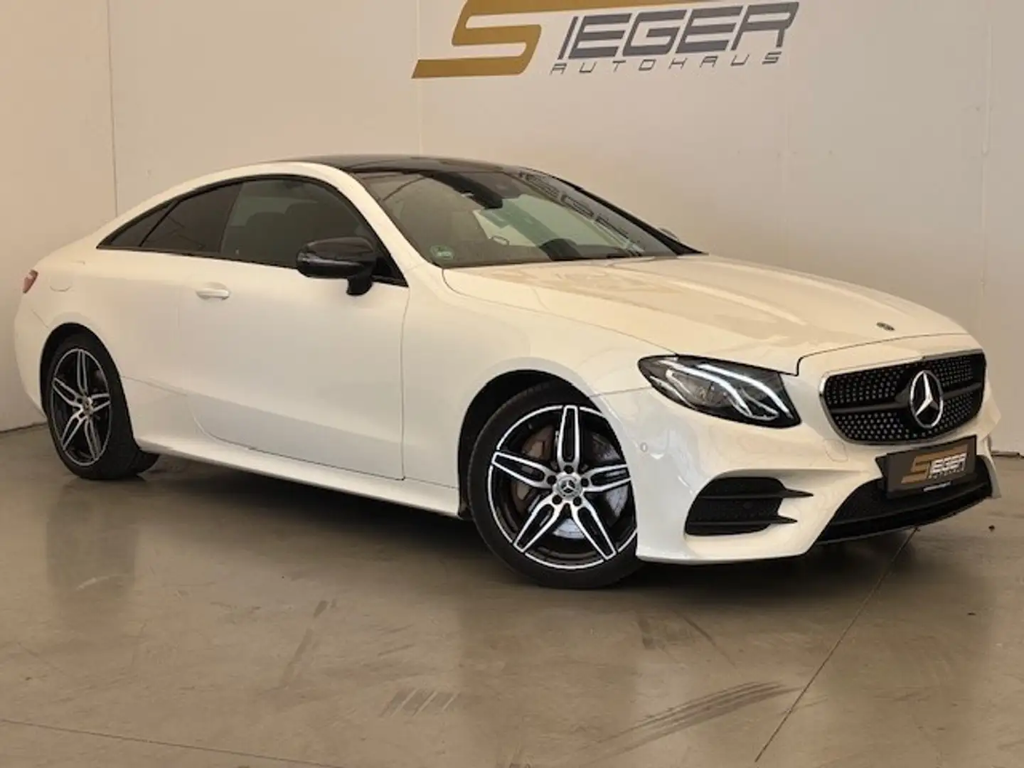 Mercedes-Benz E 350 Aut. AMG Line Weiß - 1