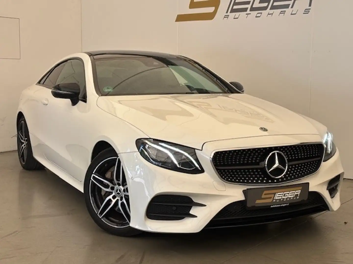 Mercedes-Benz E 350 Aut. AMG Line Weiß - 2