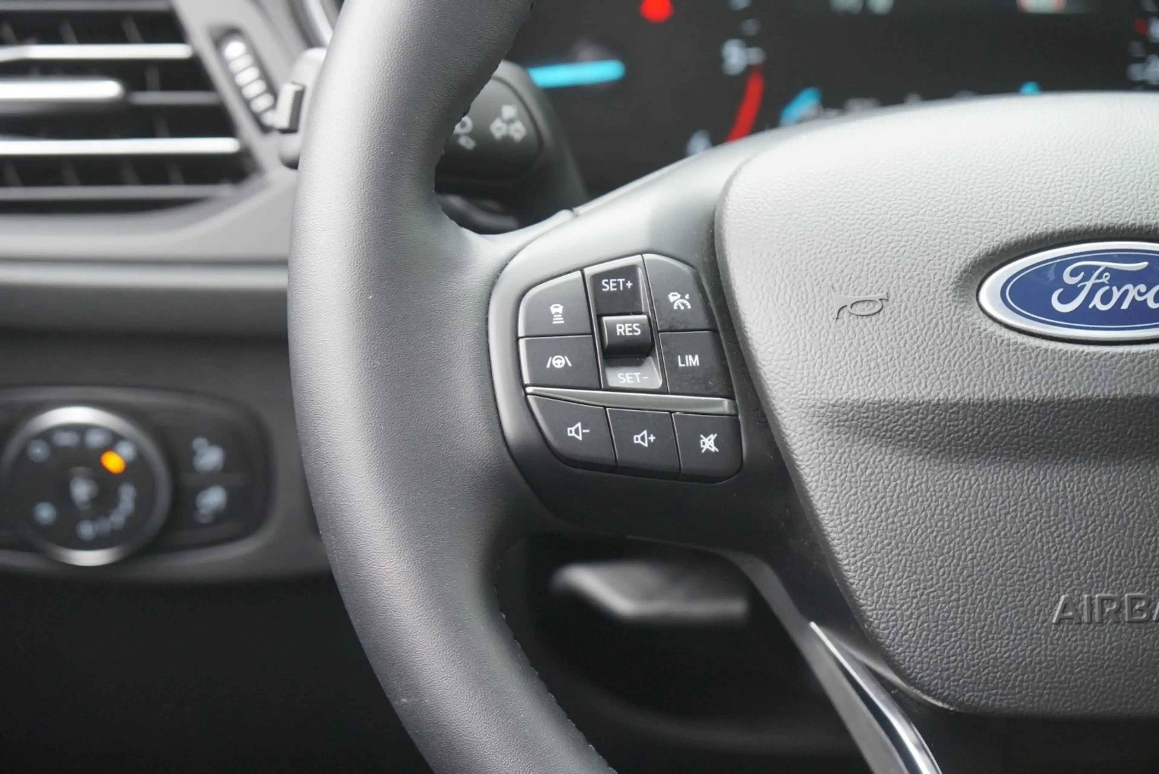 Ford Focus Turnier Aut. Active *Garantie*ACC*LED* — photo 13
