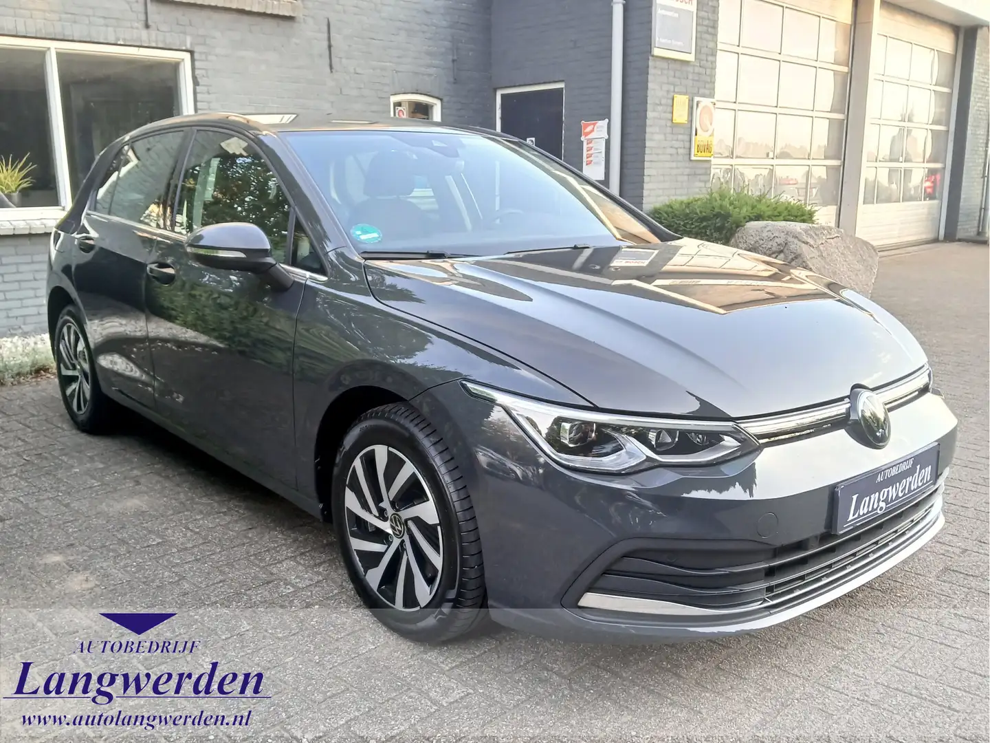 Volkswagen Golf 1.4 eHybrid Style PHEV / camera / DSG / massage st Grijs - 1