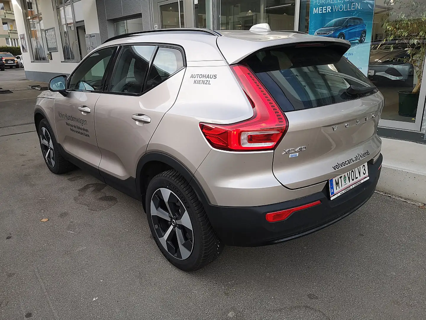 Volvo XC40 B3 Ultimate Dark Aut. Grau - 2