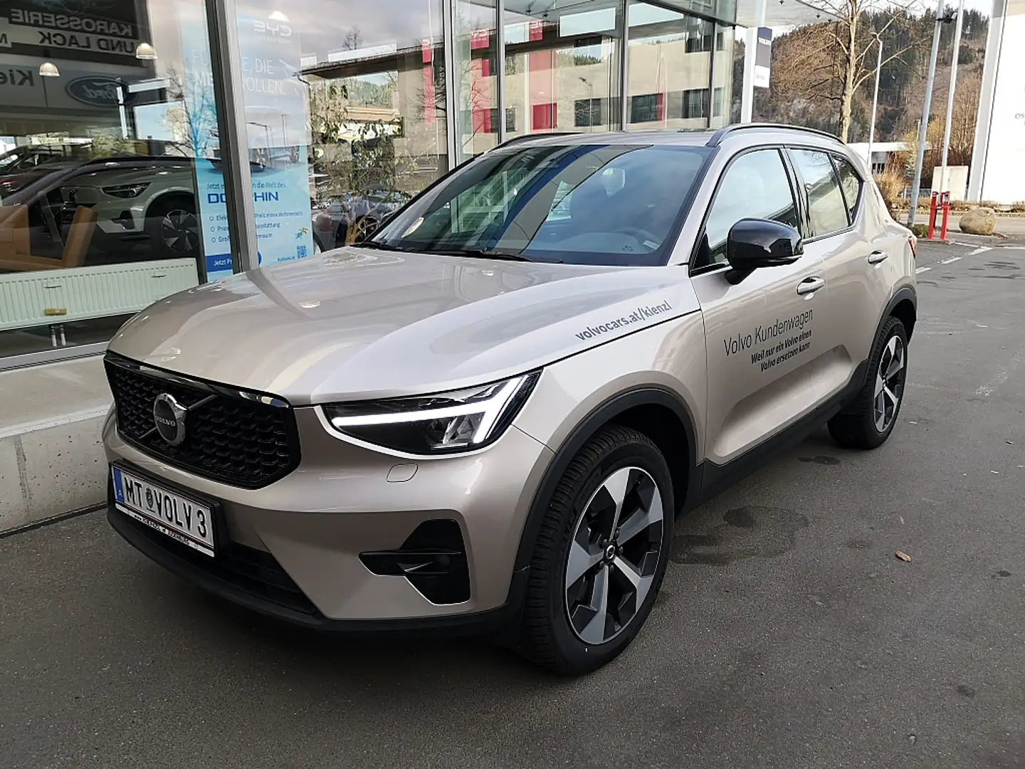 Volvo XC40 B3 Ultimate Dark Aut. Grau - 1