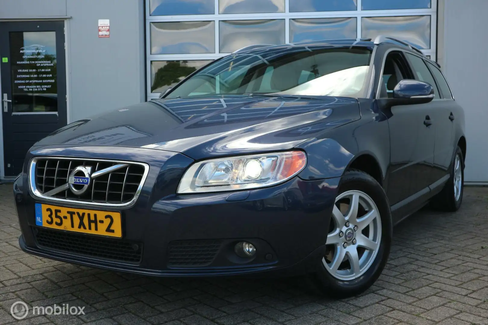 Volvo V70 1.6 T4 Limited Edition AUTOMAAT/LEDER/TREKHAAK/NAP Blauw - 1